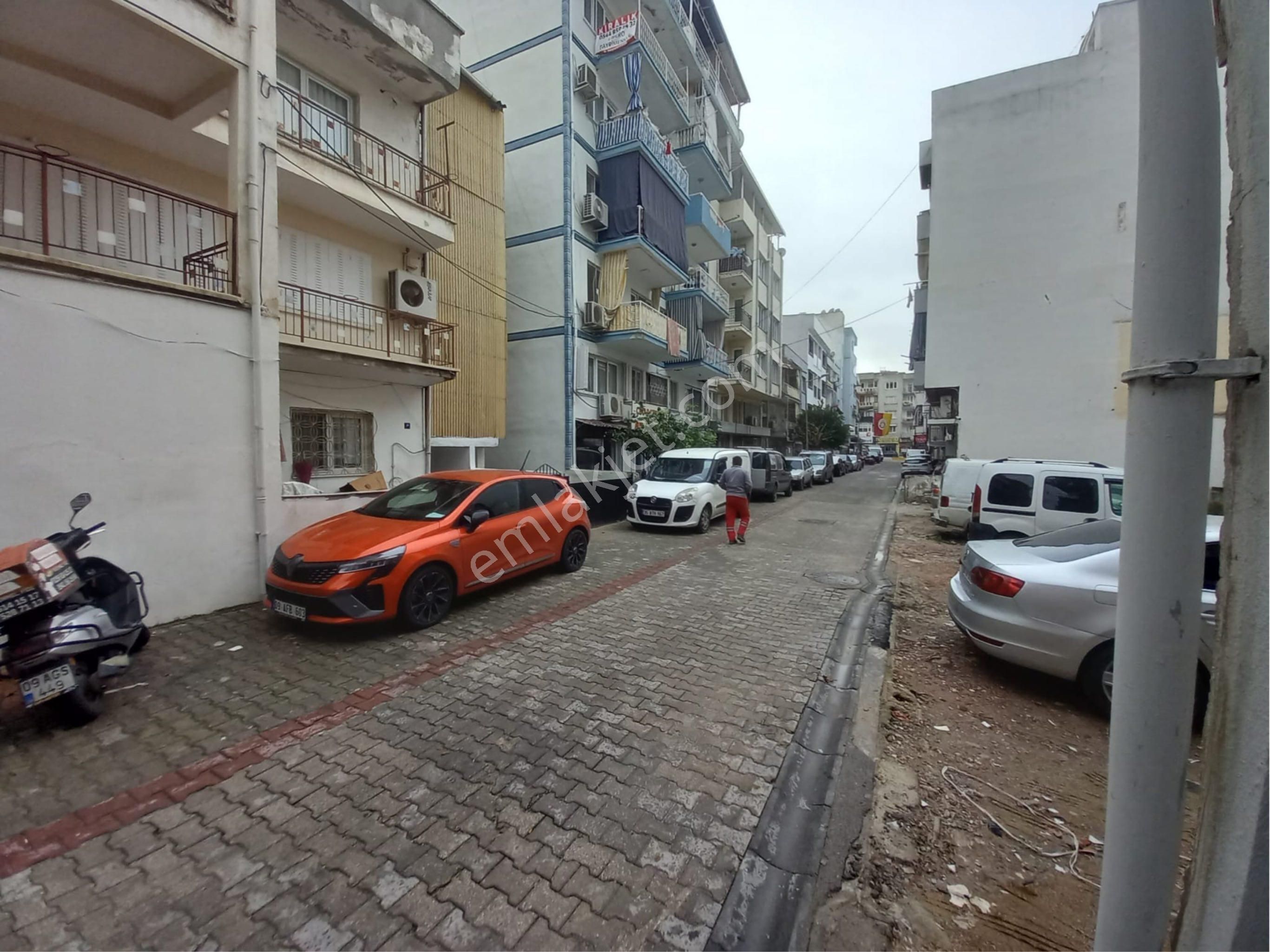 Kuşadası Cumhuriyet Mahallesinde Satılık 2+1 Giriş Kat Engelliye Uygun Satılık Dairemiz Bulunma - Görsel 5