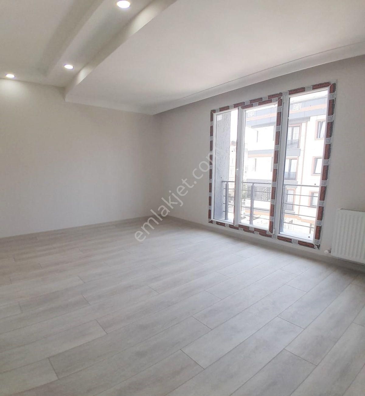 Müslüm Emlaktan Metrobüse Yürüme Mesafesinde 4+2 Dublex