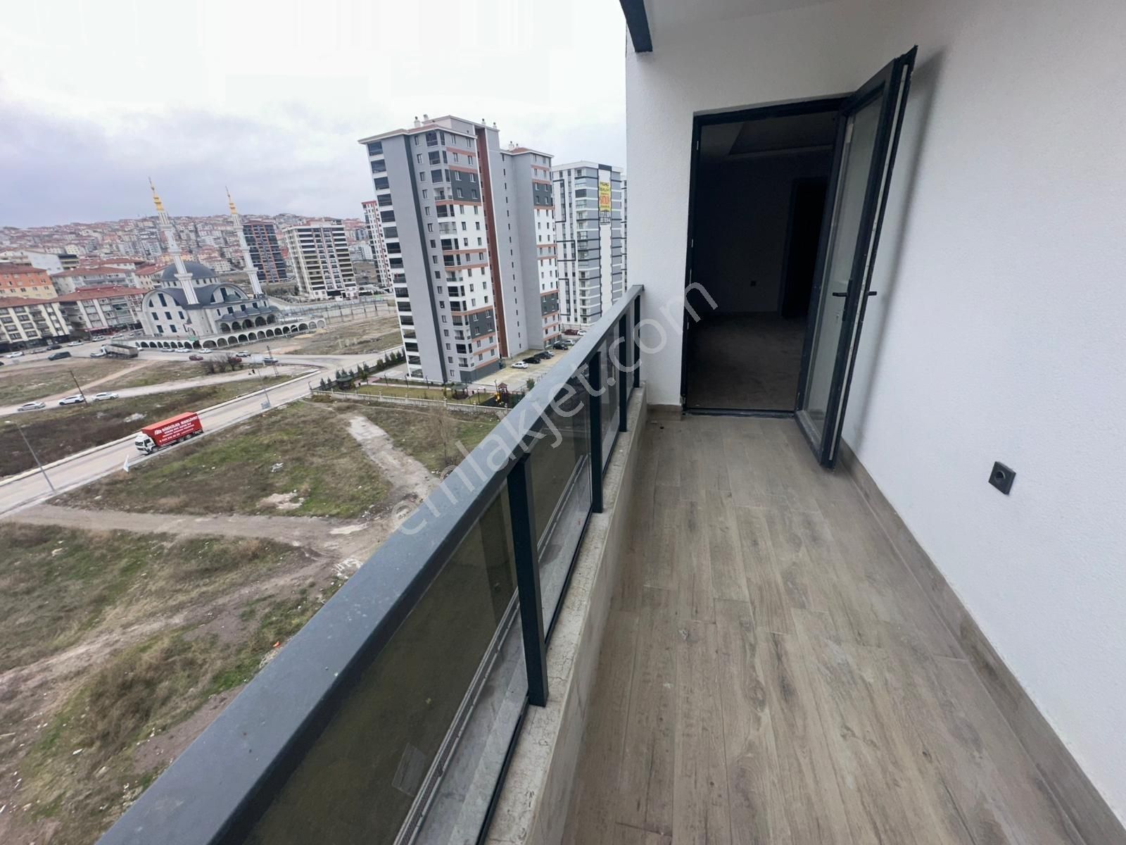 Kılıçsoy'dan Ovagross Yakını Premium Sitede Köşe Daire - Görsel 22