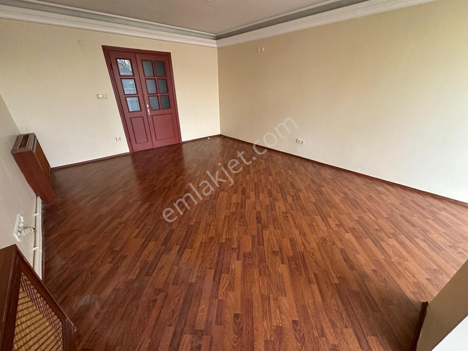 Bahariye Caddesine 1. Paralel Sokak Cam Plazada Kiralık Ofis - Görsel 3