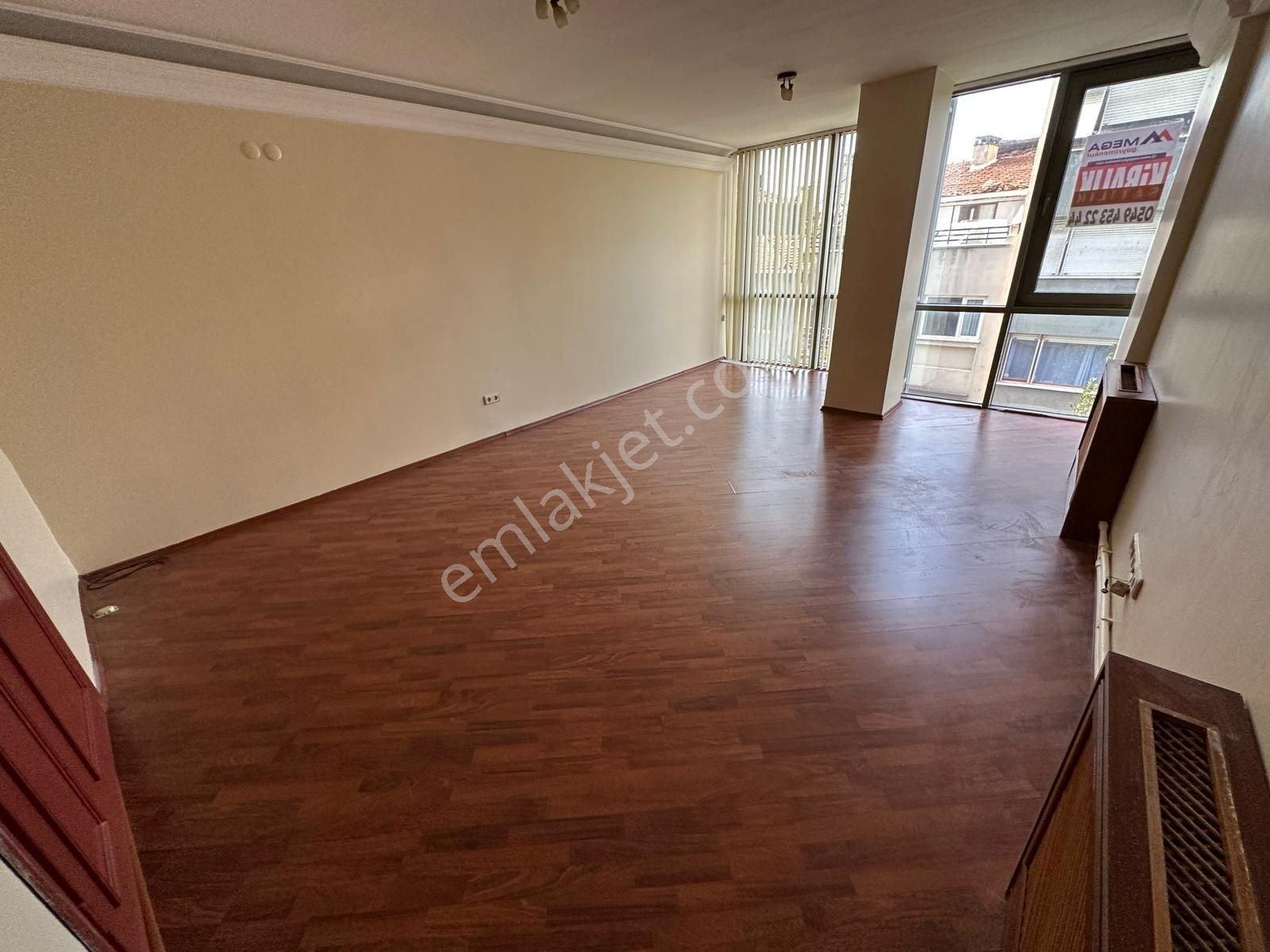 Bahariye Caddesine 1. Paralel Sokak Cam Plazada Kiralık Ofis