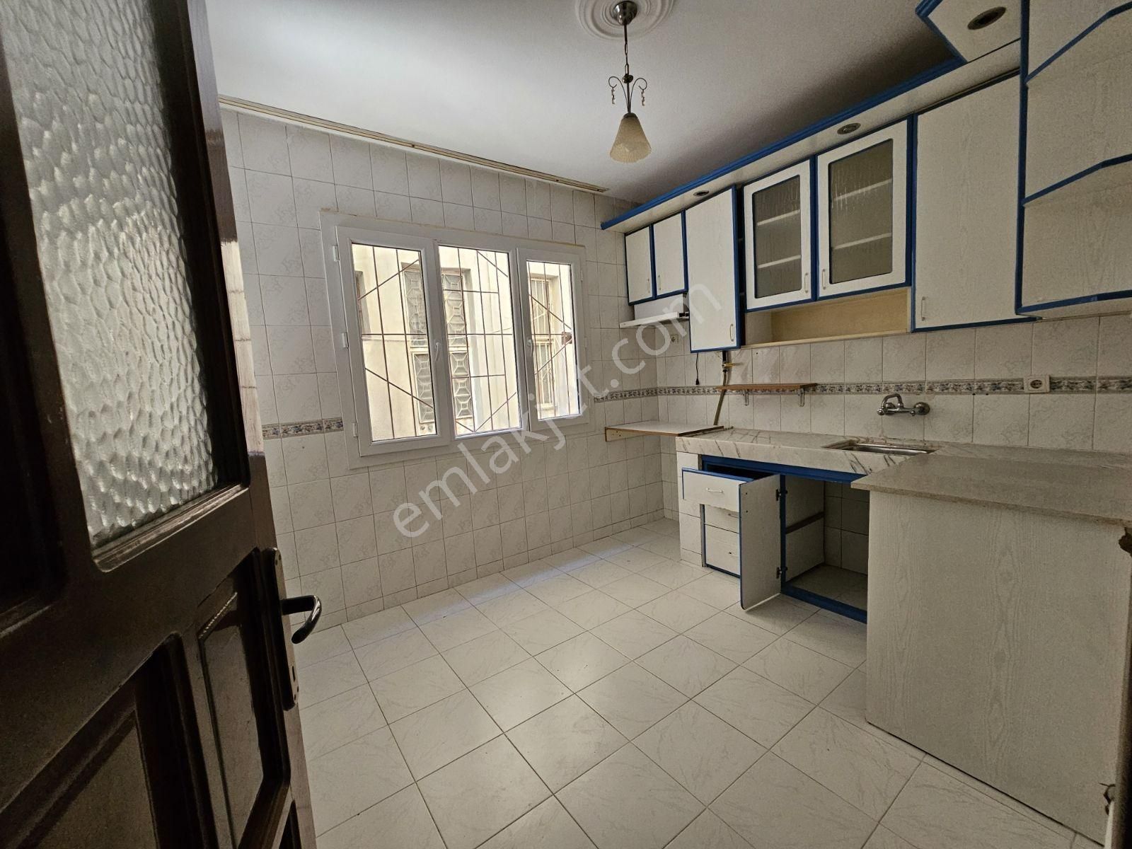 Buca Fırat Mahallesinde Kiralık Doğalgazlı 2+1 90m2 Daire