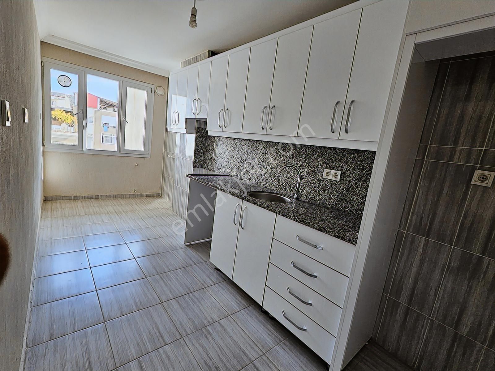 Buca Yeşilbağlar Mah Satılık 106m2 3+1 4 Kat Kullanışlı Daire