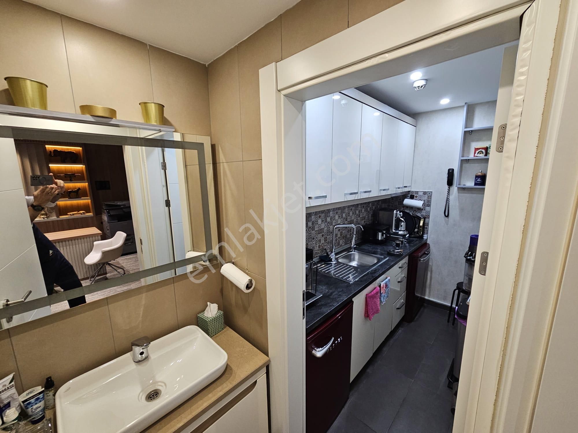 Maltepe Ofistanbul Plaza'da Özel Tasarımlı Ve Full Otomasyonlu 95/70m2 Net Kiralık 1+1 Ofis - Görsel 32
