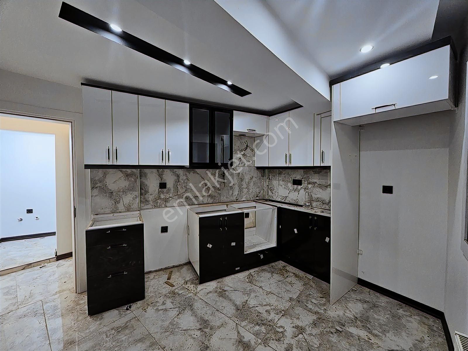 Buca Yeşilbağlar Mah Satılık Köşe Daire 85m2 2+1 2.kat - Görsel 24