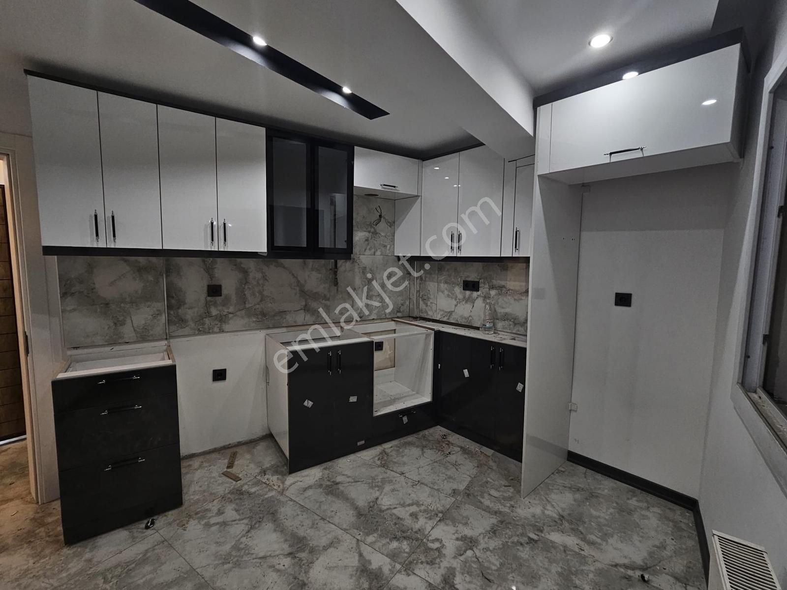 Buca Yeşilbağlar Mah Satılık Köşe Daire 85m2 2+1 2.kat