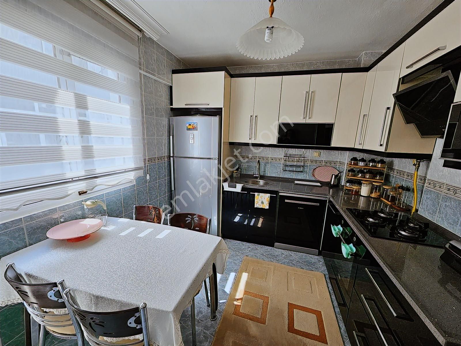 Buca Fırat Mah.site İçinde Satılık 130m2 3+1 Köşe Daire