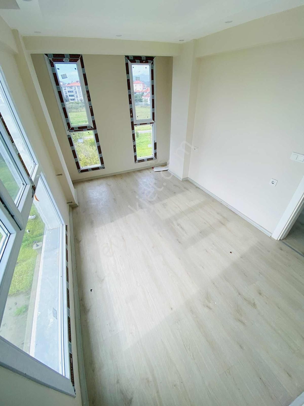 Limon Bahçeleri İçerisinde Satılık Site İçi Havuzlu 2+1 Sıfır D. - Görsel 2