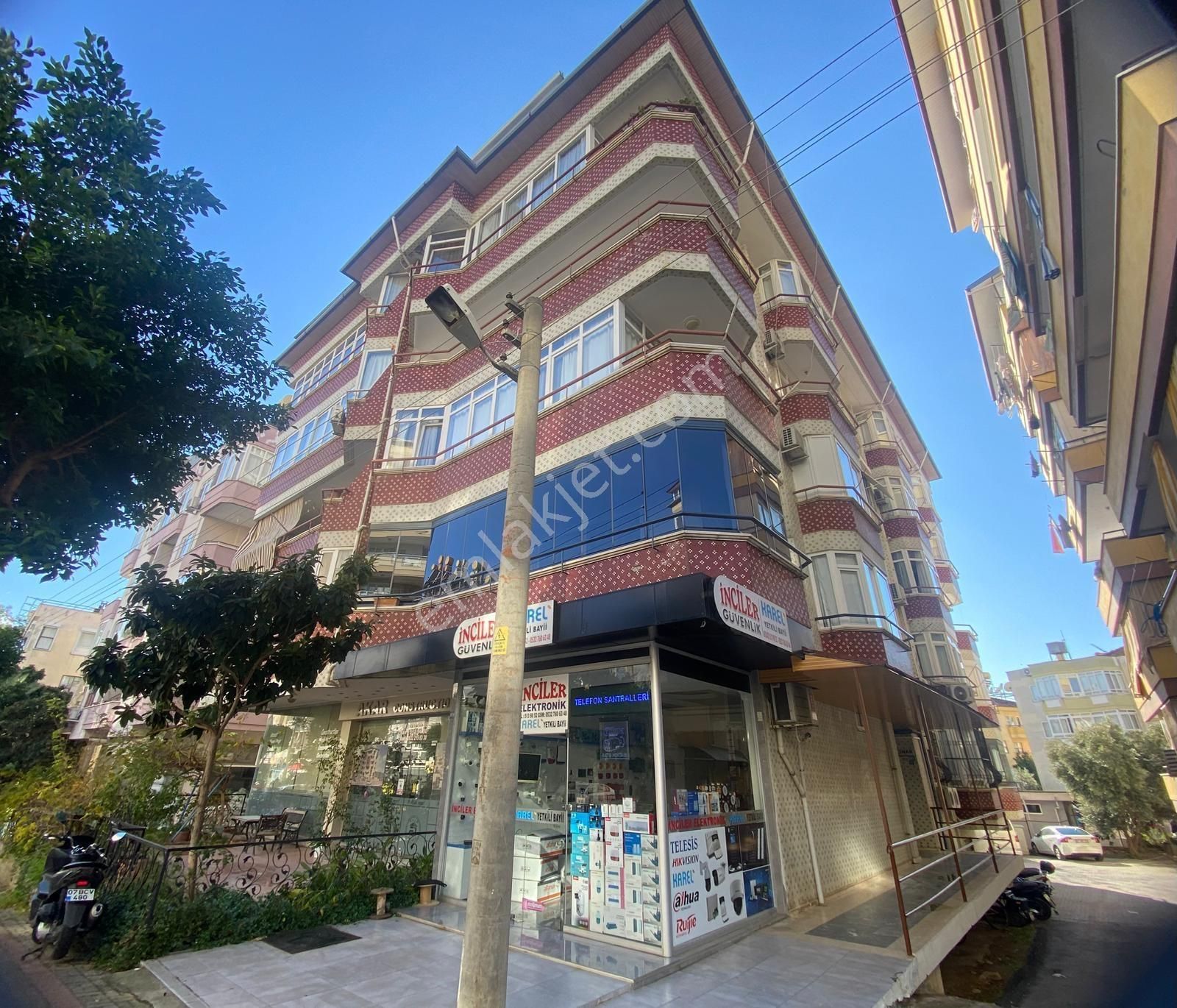 Alanya Merkez Hacet Mahallesinde 2+1 Ayrı Mutfaklı Geniş Daire