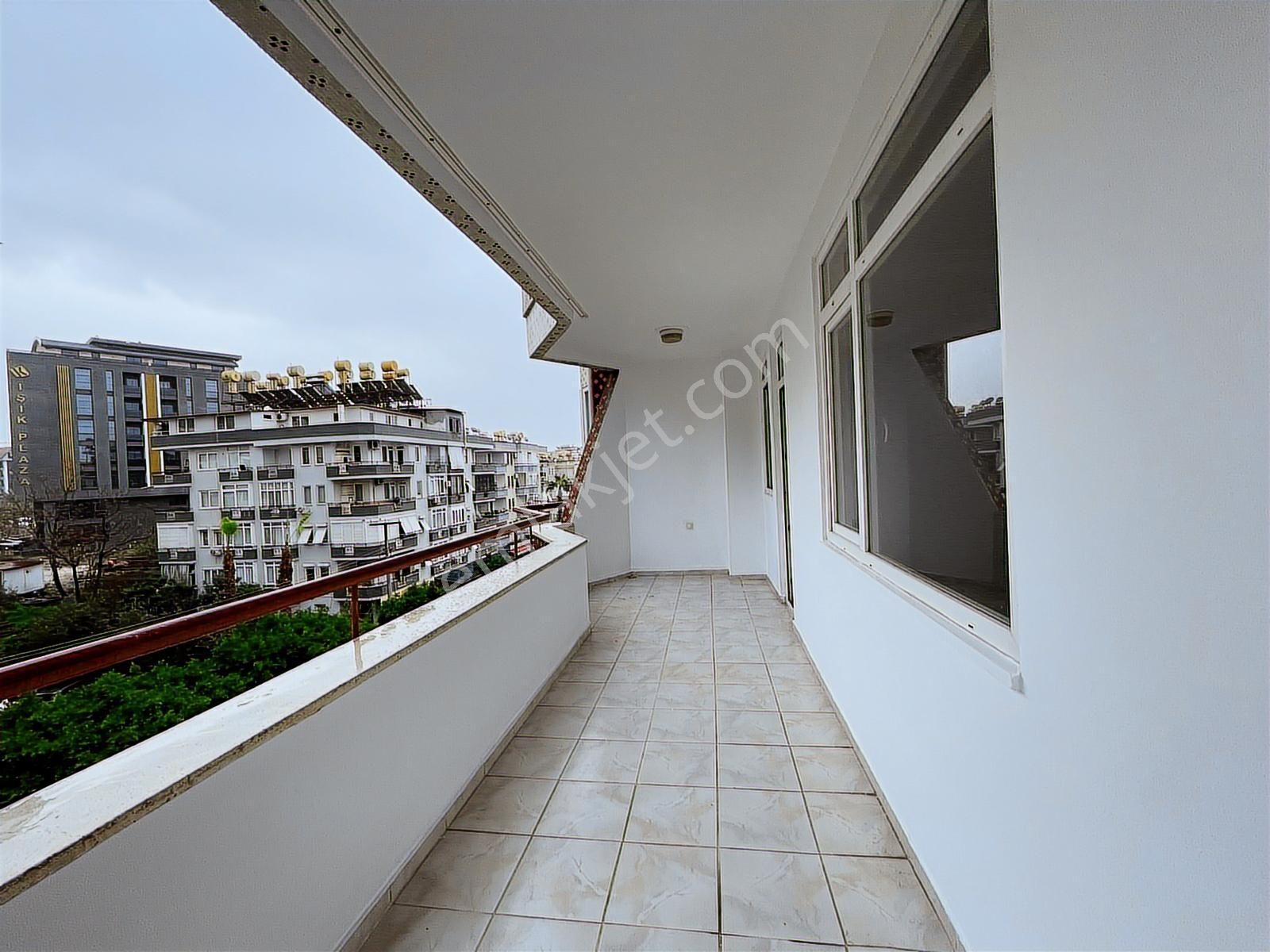 Alanya Merkez Hacet Mahallesinde 2+1 Ayrı Mutfaklı Geniş Daire - Görsel 16