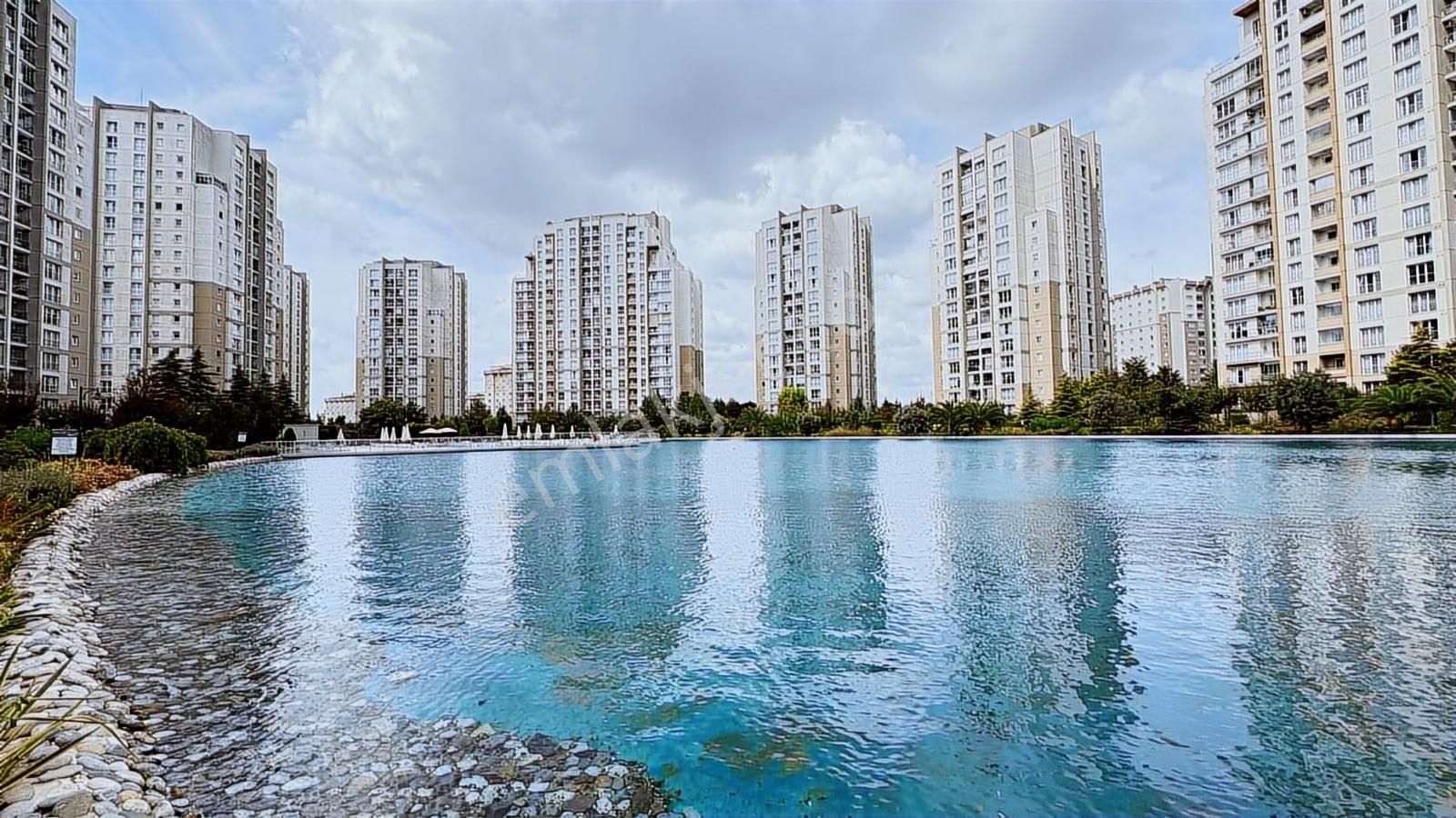 Avrupa Konutları 3'te Ara Kat, Full Eşyalı 1+1 Kiralık Daire