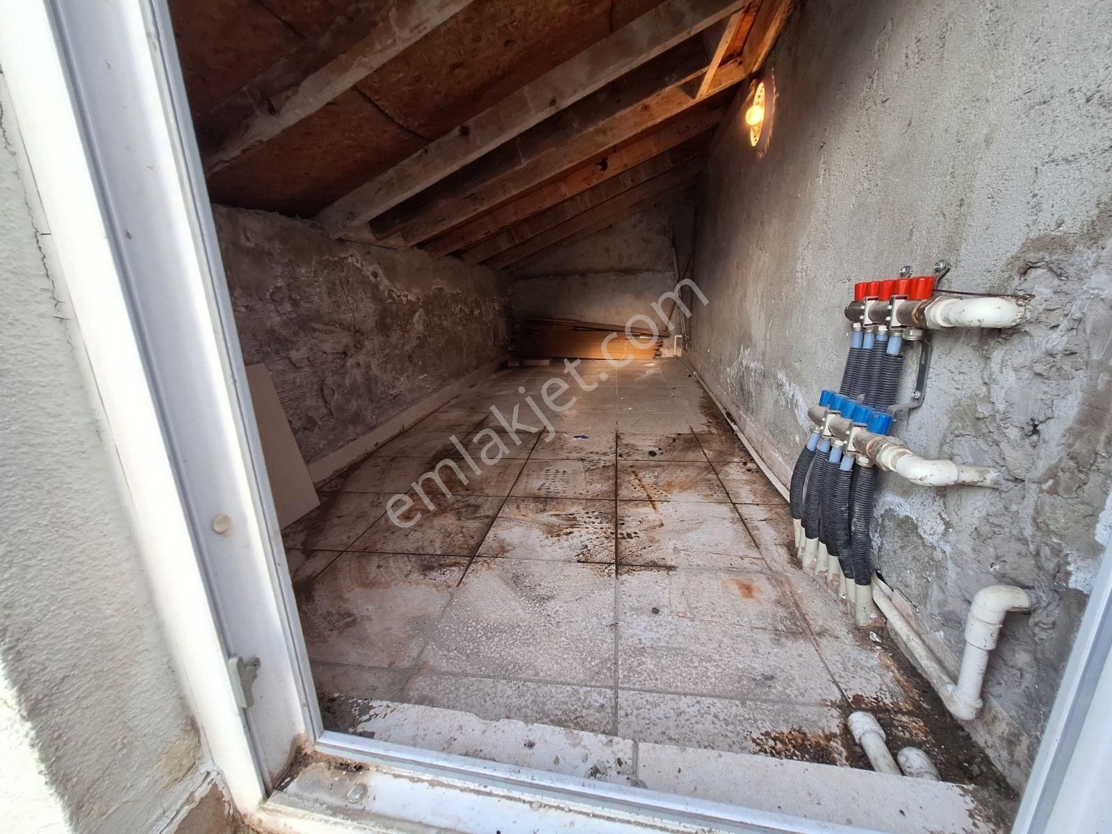 Ünalan Mahallesi'nde Muhteşem Çatı Dubleks Çift Girişli Daire - Görsel 31