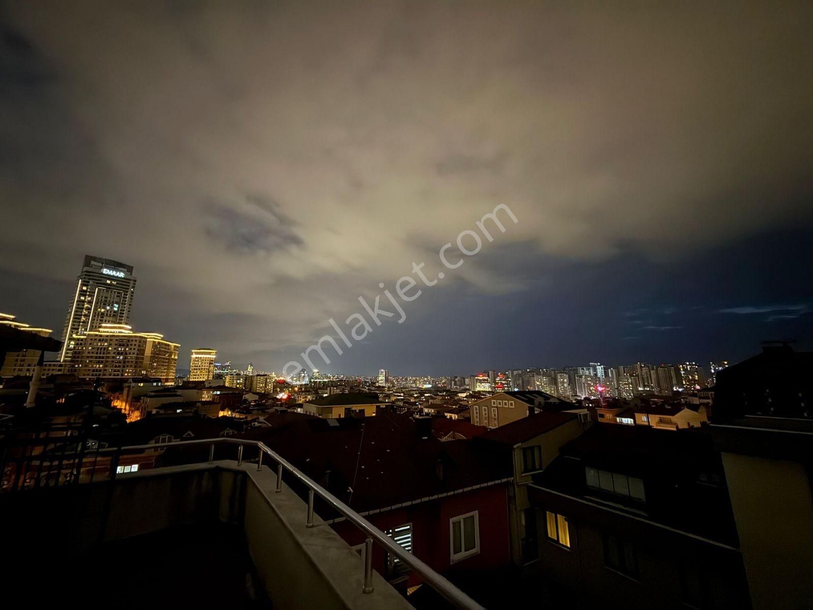 Ünalan Mahallesi'nde Muhteşem Çatı Dubleks Çift Girişli Daire