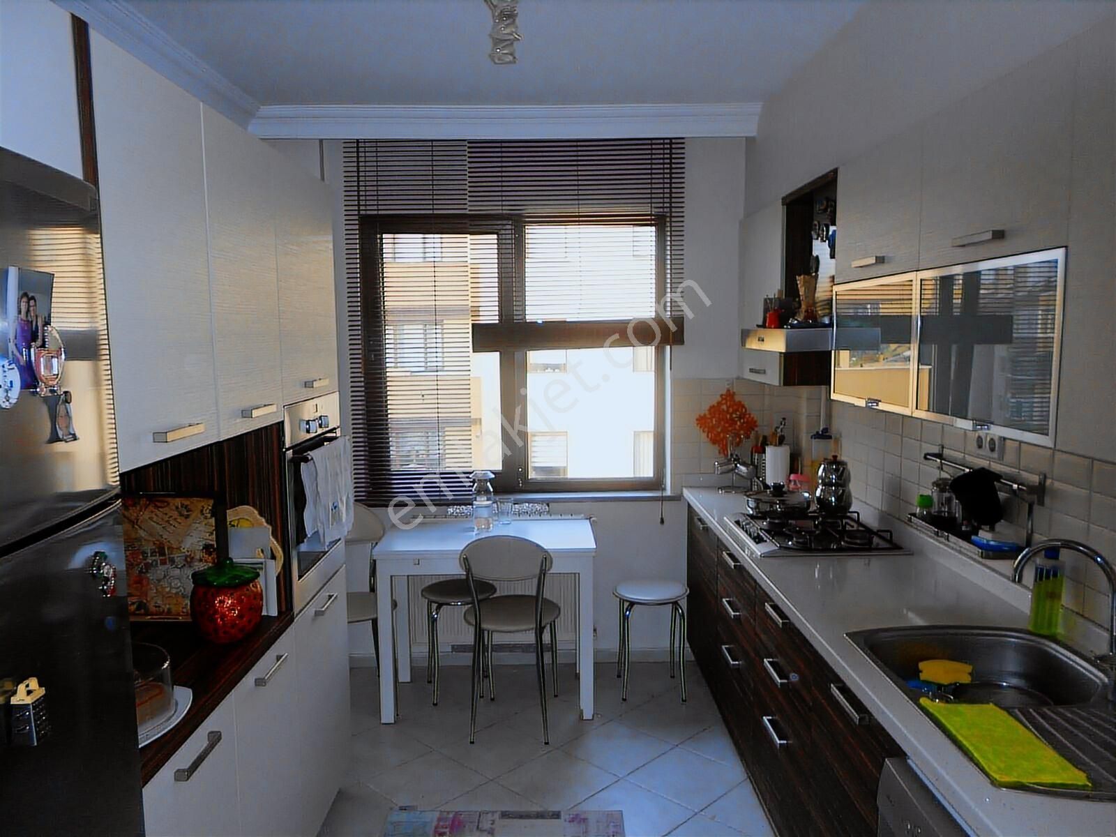 Barış Mahallesi'nde Site İçinde 3+1 Kombili Daire - Görsel 5