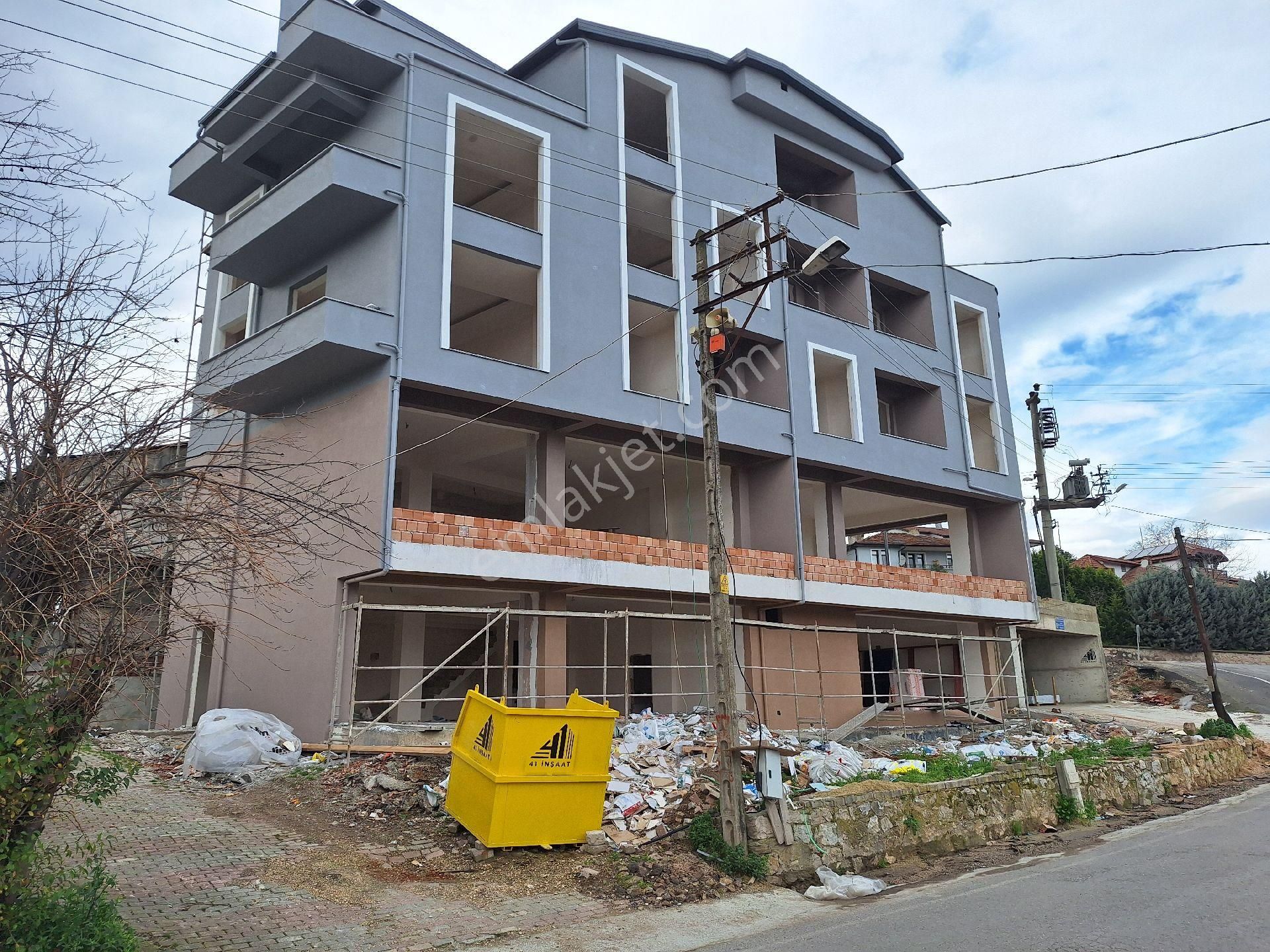 Cadde Üstü 2+1 Arakat Daire, Belediye/kaymakamlık Caddesi Sonunda - Görsel 2