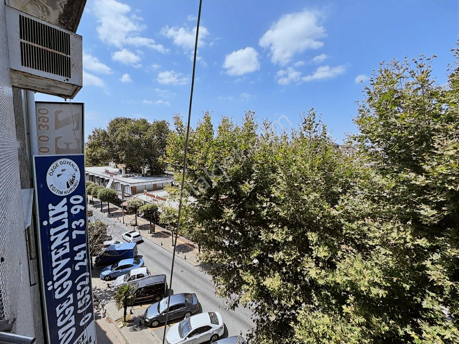 Cenk Atalay Solak'tan Dörtler İş Merkezi'nde Kiralık Ofis/büro