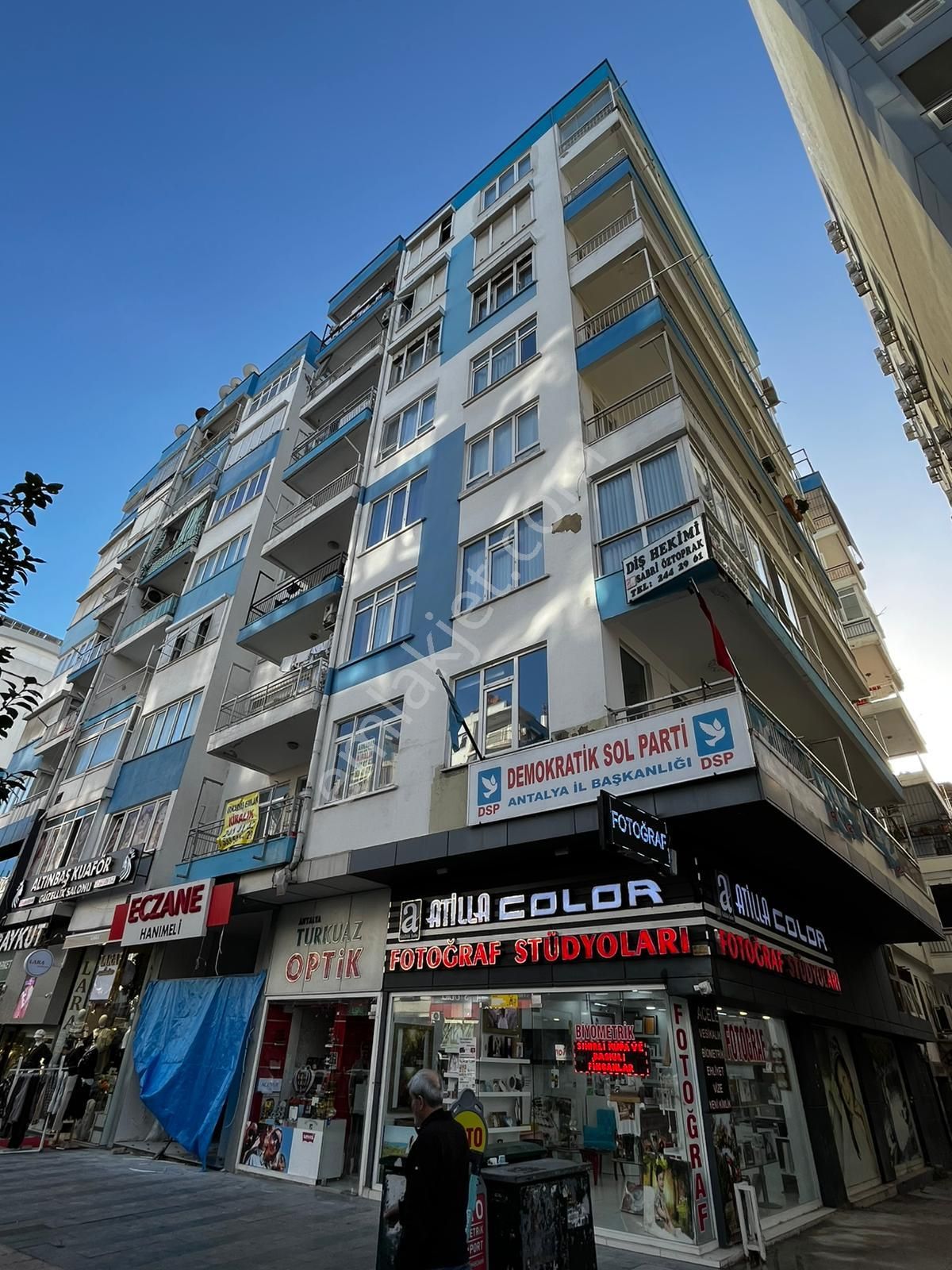 Güllük Caddesinde 2+1 Geniş İş Yeri Yada Ev