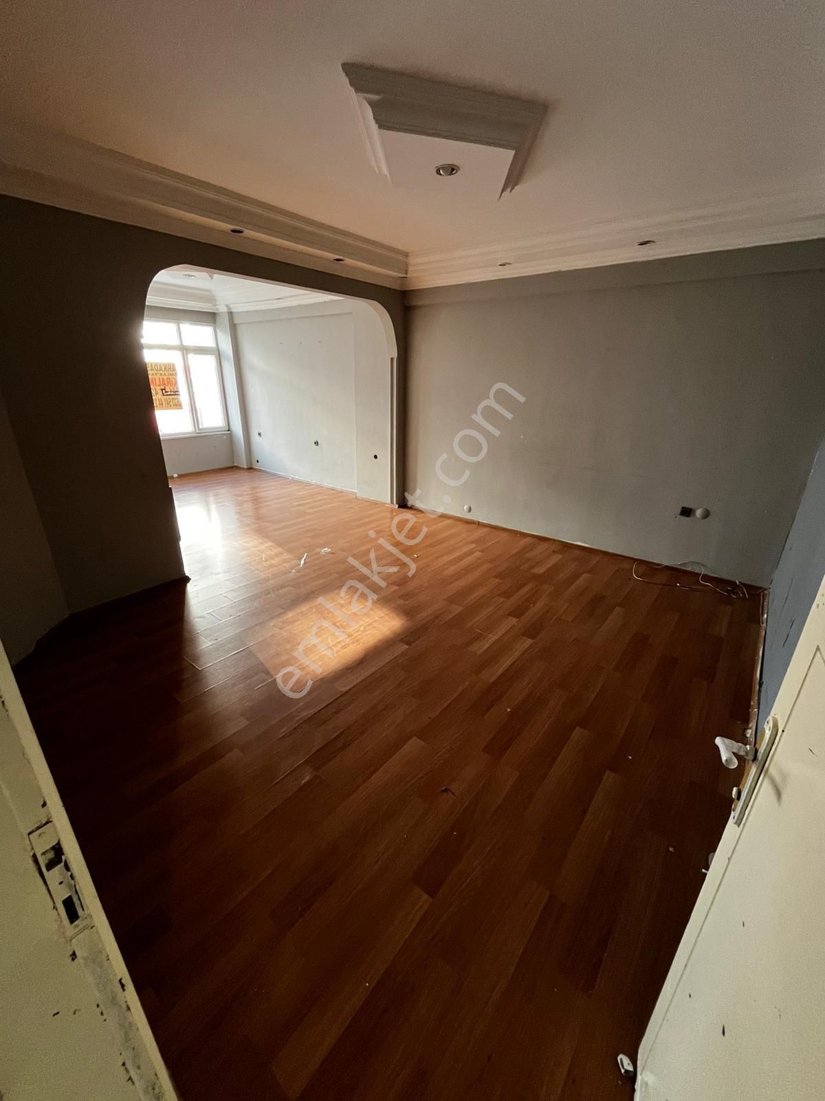 Güllük Caddesinde 2+1 Geniş İş Yeri Yada Ev - Görsel 11