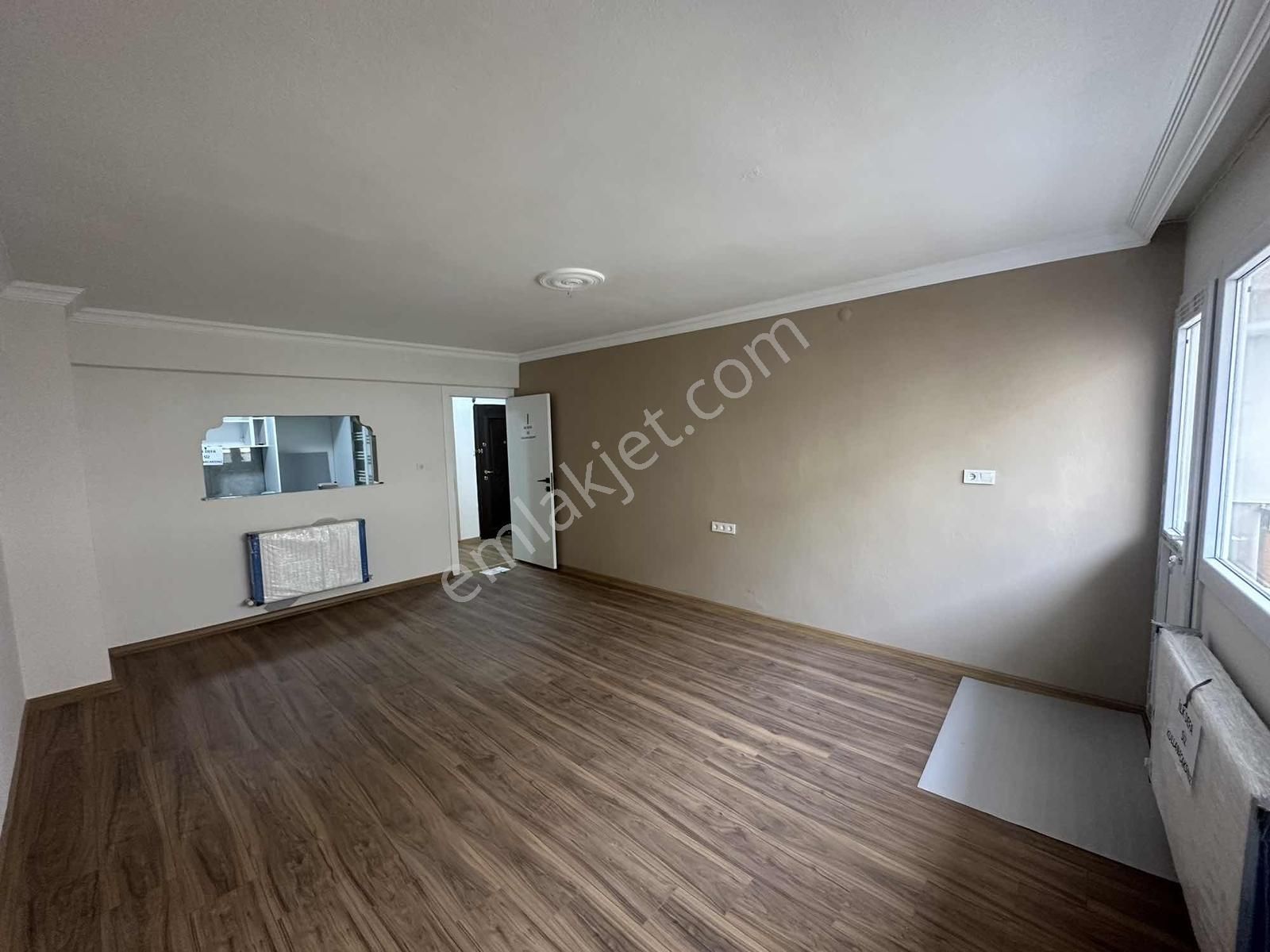 Güzelyalı'da Komple Tadilatlı Satılık 3+1 Fırsat Daire