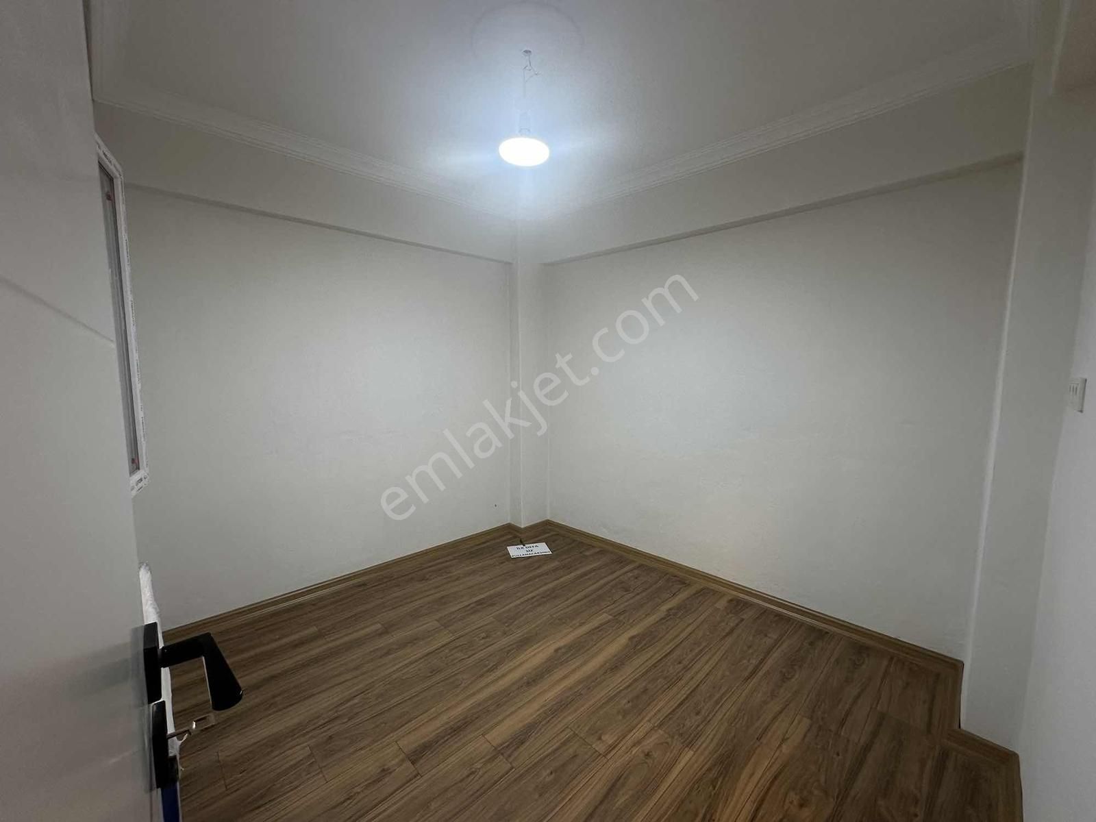 Güzelyalı'da Komple Tadilatlı Satılık 3+1 Fırsat Daire - Görsel 21