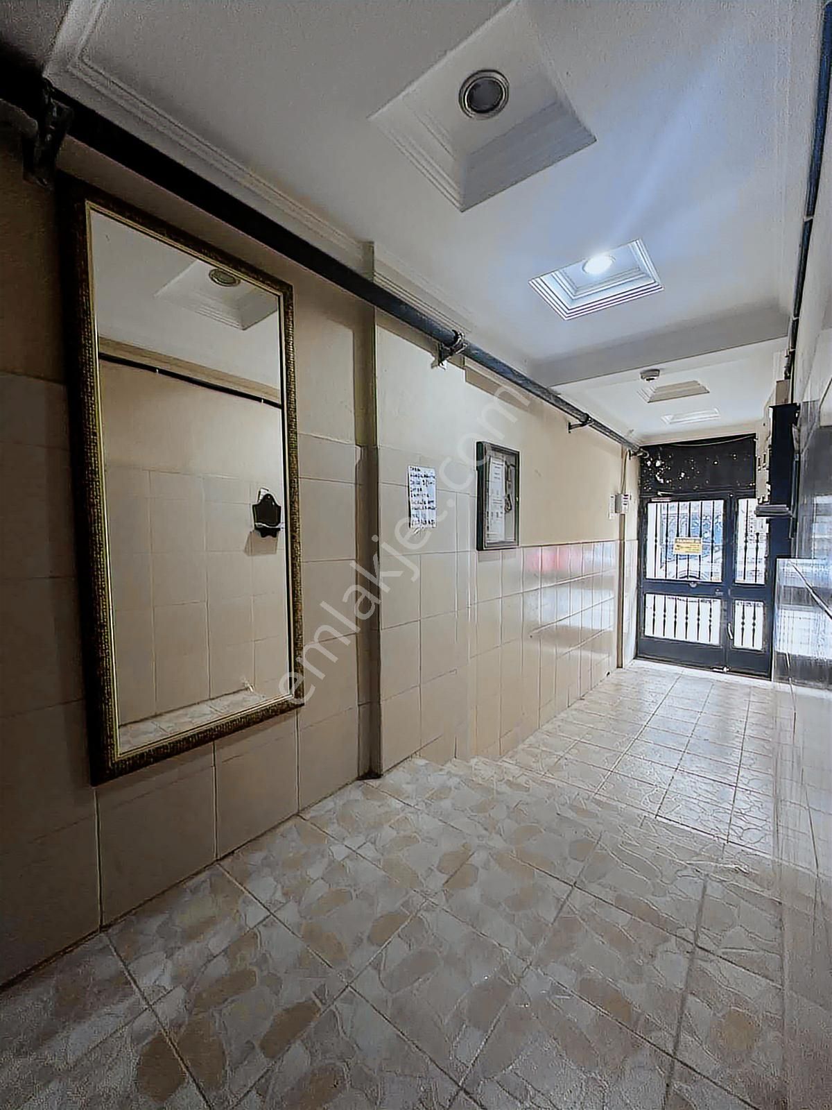 Güzelyalı'da Komple Tadilatlı Satılık 3+1 Fırsat Daire - Görsel 32