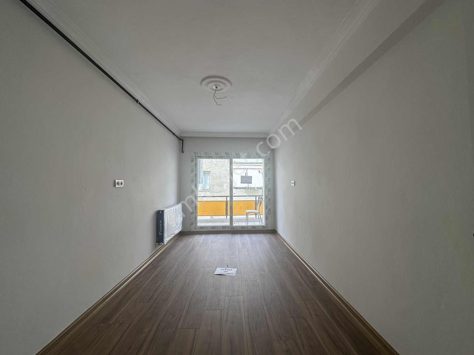 Güzelyalı'da Komple Tadilatlı Satılık 3+1 Fırsat Daire - Görsel 6