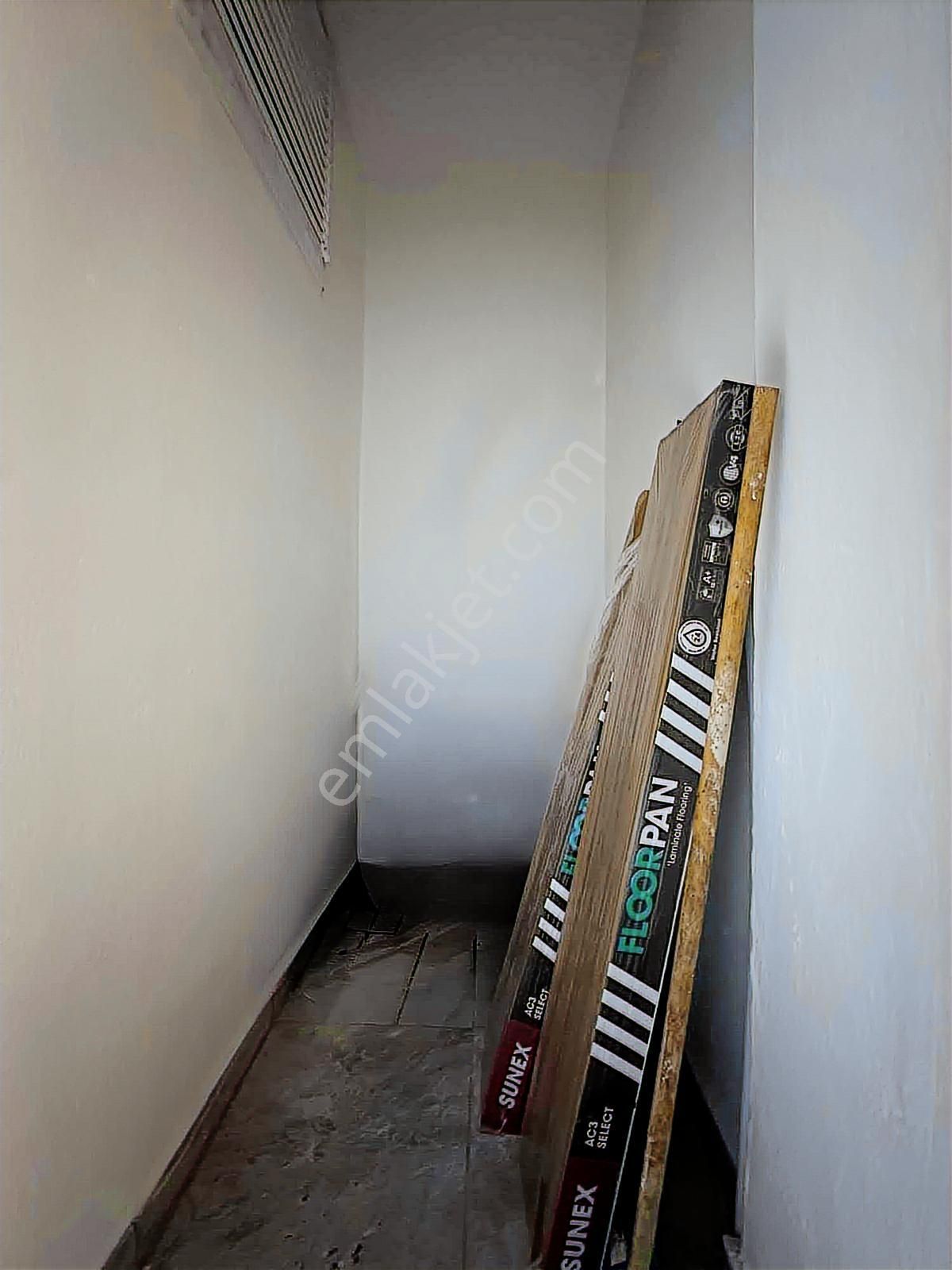 Güzelyalı'da Komple Tadilatlı Satılık 3+1 Fırsat Daire - Görsel 10