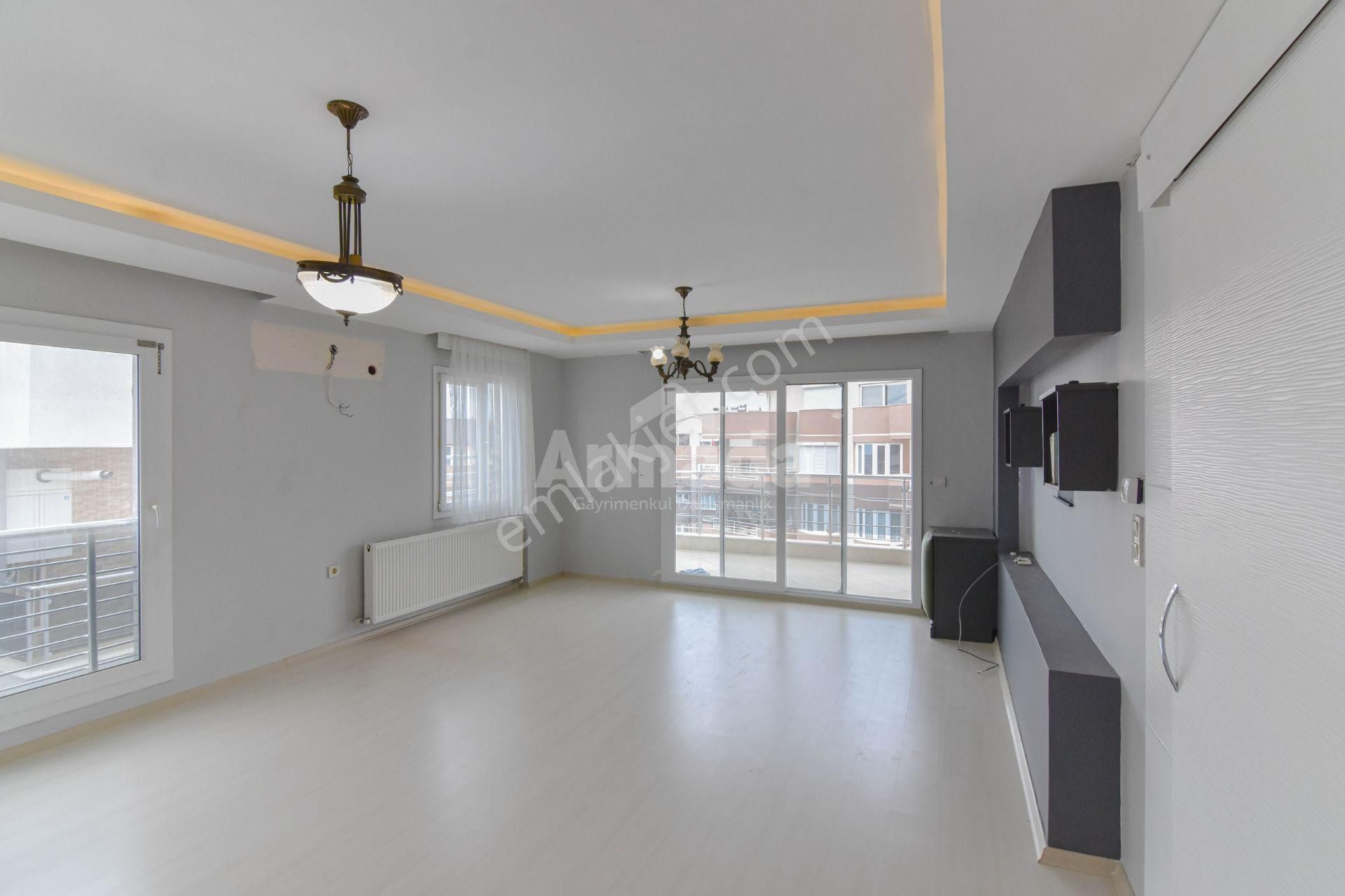 Kuşadası Ege Mahallesi'nde Deniz Manzaralı 5+2 Satılık Dubleks - Görsel 3