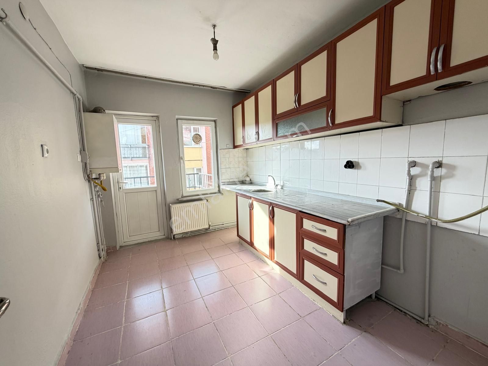 Oscar'dan Yenibağlar'da Seylap Caddesi Yakını Balkonlu 3+1 - Görsel 6