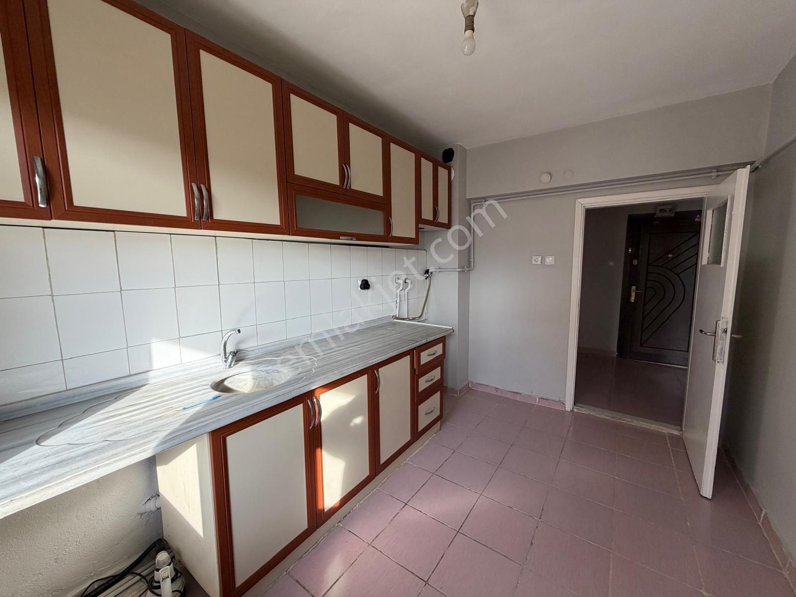 Oscar'dan Yenibağlar'da Seylap Caddesi Yakını Balkonlu 3+1 - Görsel 7