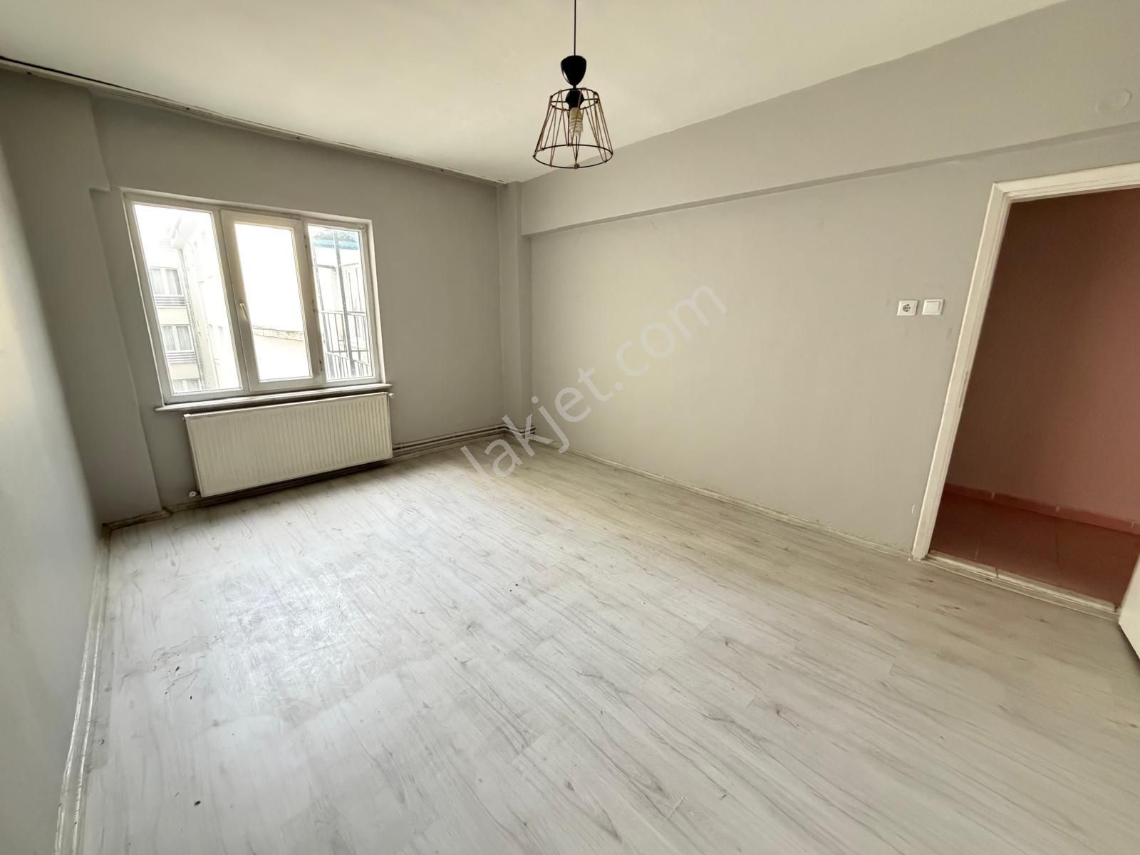 Oscar'dan Yenibağlar'da Seylap Caddesi Yakını Balkonlu 3+1 - Görsel 3