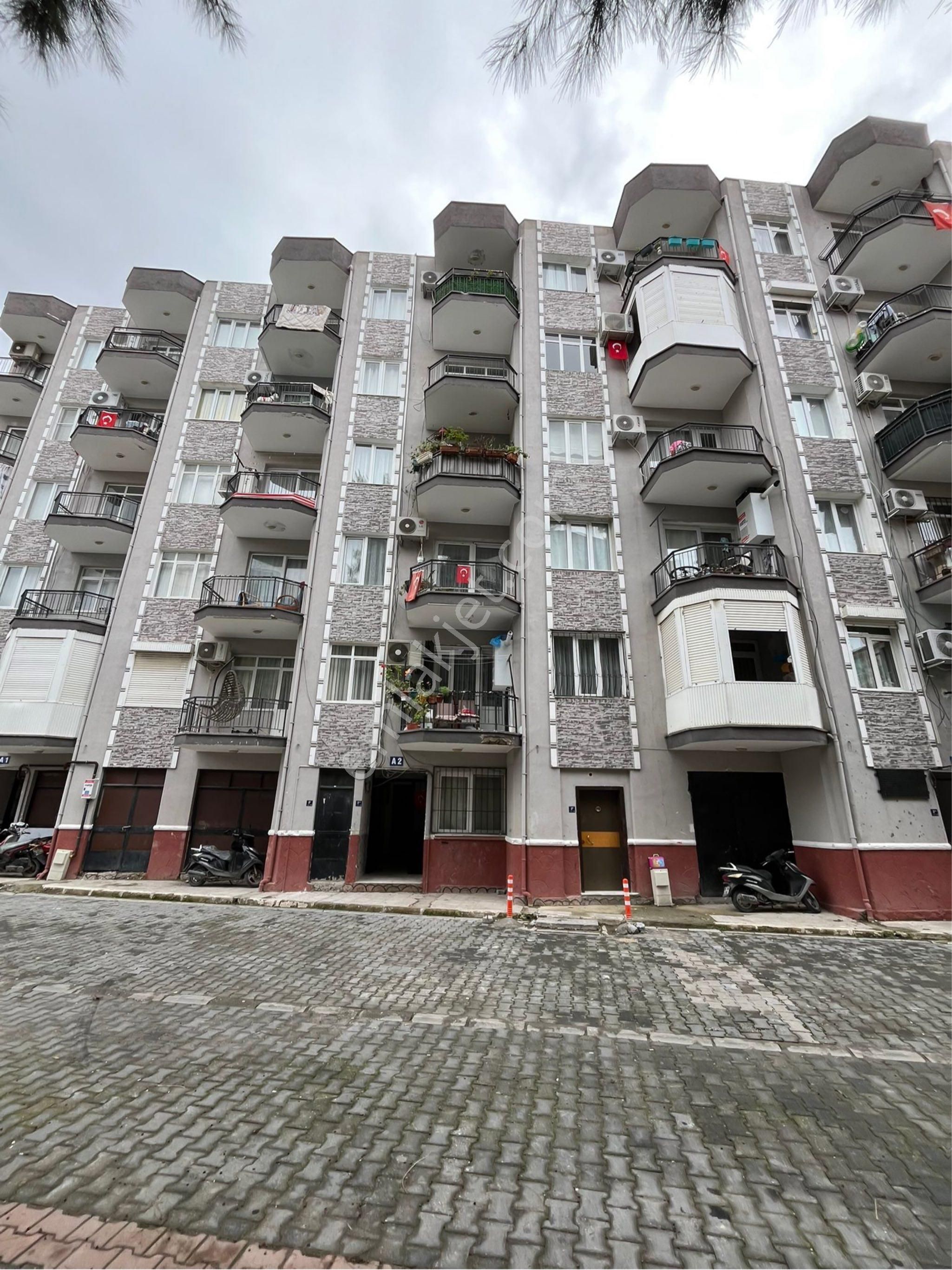 Kuşadası İkiçeşmelikte Kapalı Mutfak Satılık Daire