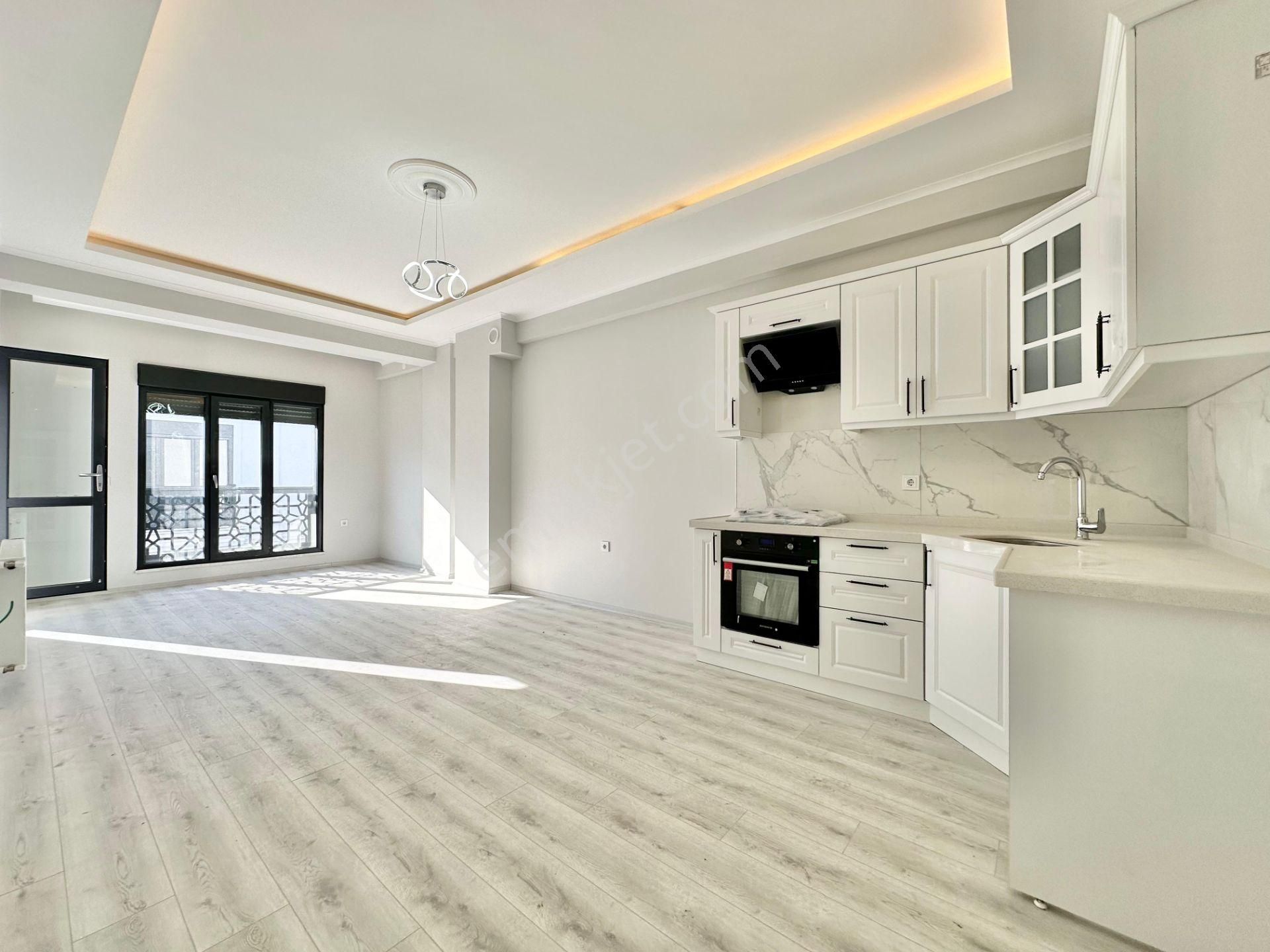 ꧁yetkili Ay Emlaktan꧂akçay'da Ebeveyn Banyolu Şık Tasarımlı Çift Asansörlü Satılık 2+1 Lüks Daire