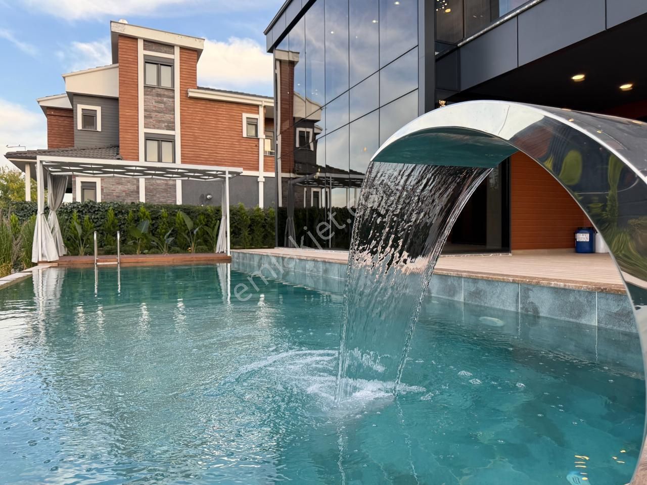 ✨akçay Ay Emlaktan✨hamidiye'de Hayallerinizi Süsleyecek Yüzme Havuzlu Satılık 5+1 Müstakil Villa