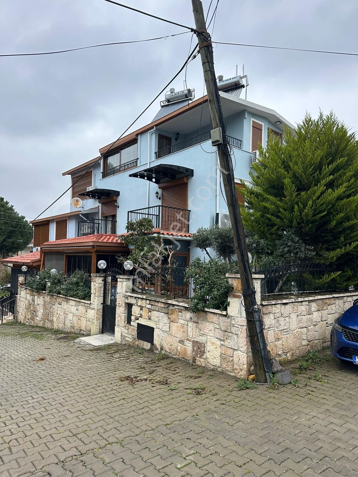 Foça İsmetpaşa Mah. Eşyalı Kiralık 1+1 Bahçe Katı Daire