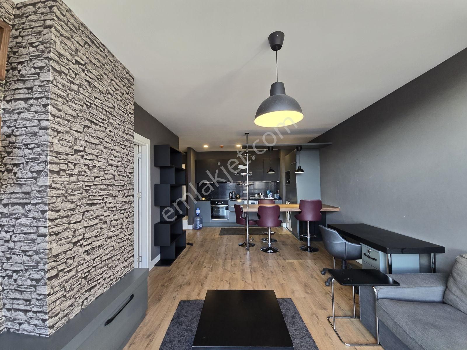 Alinda Parkluna Evlerinde Lüks Eşyalı 1+1 70 M2 3.kat Daire