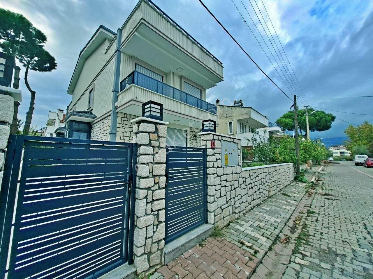 Uytundan Akçay Yenimahalle'de Denize 200 Metre Satılık 3+1 Villa - Görsel 3