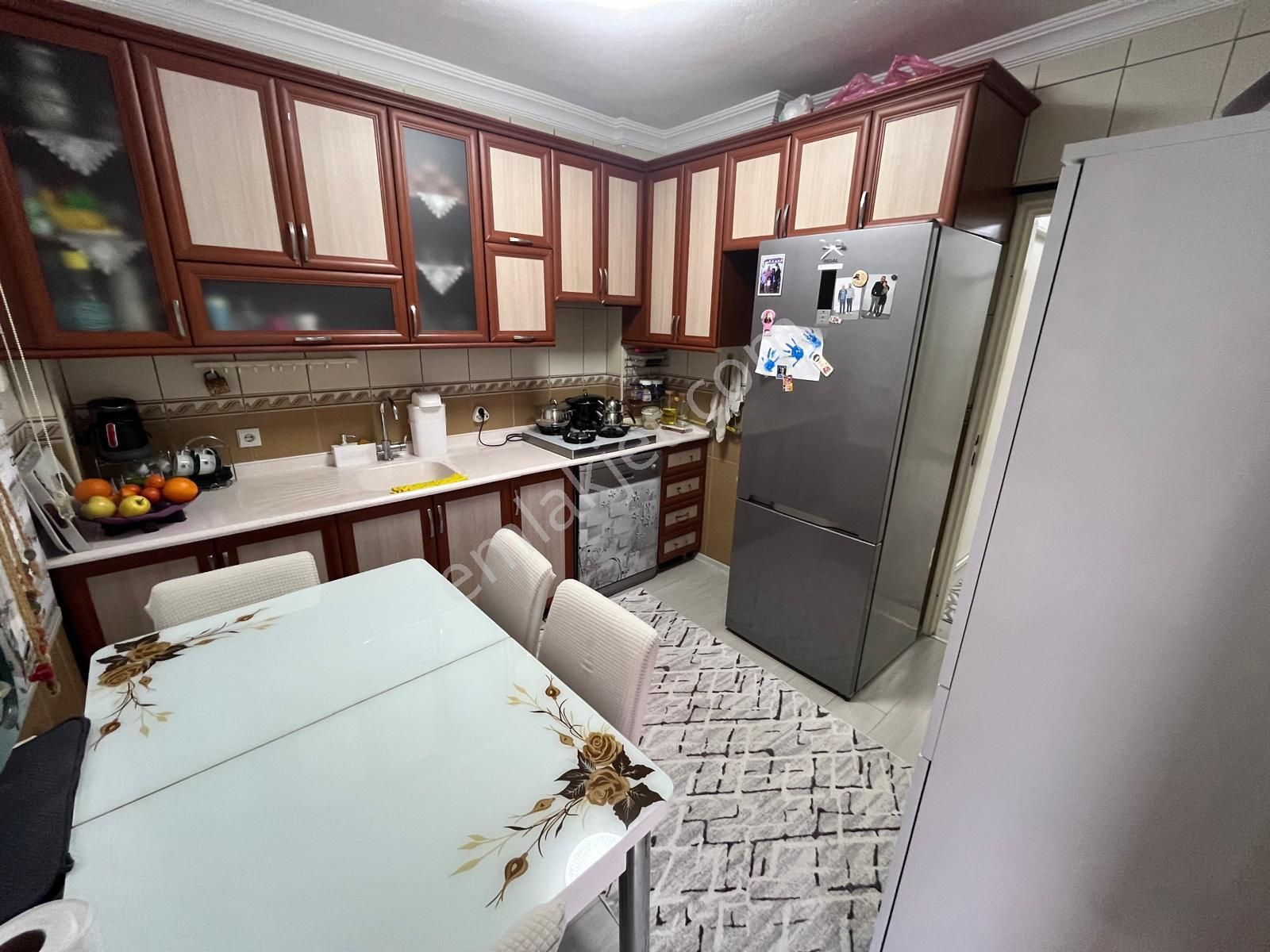 Koza Emlak'tan Ertuğrulgazi Mahalesinde Site İçinde Ara Katta 3+1 Satılık Daire