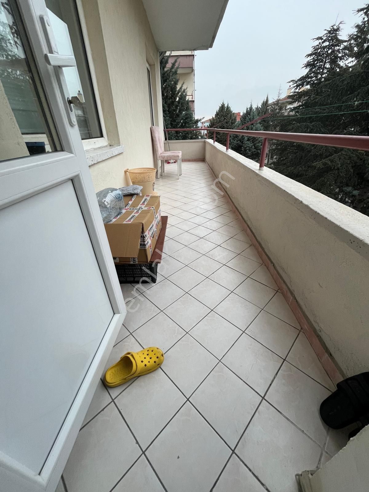 Koza Emlak'tan Ertuğrulgazi Mahalesinde Site İçinde Ara Katta 3+1 Satılık Daire - Görsel 5