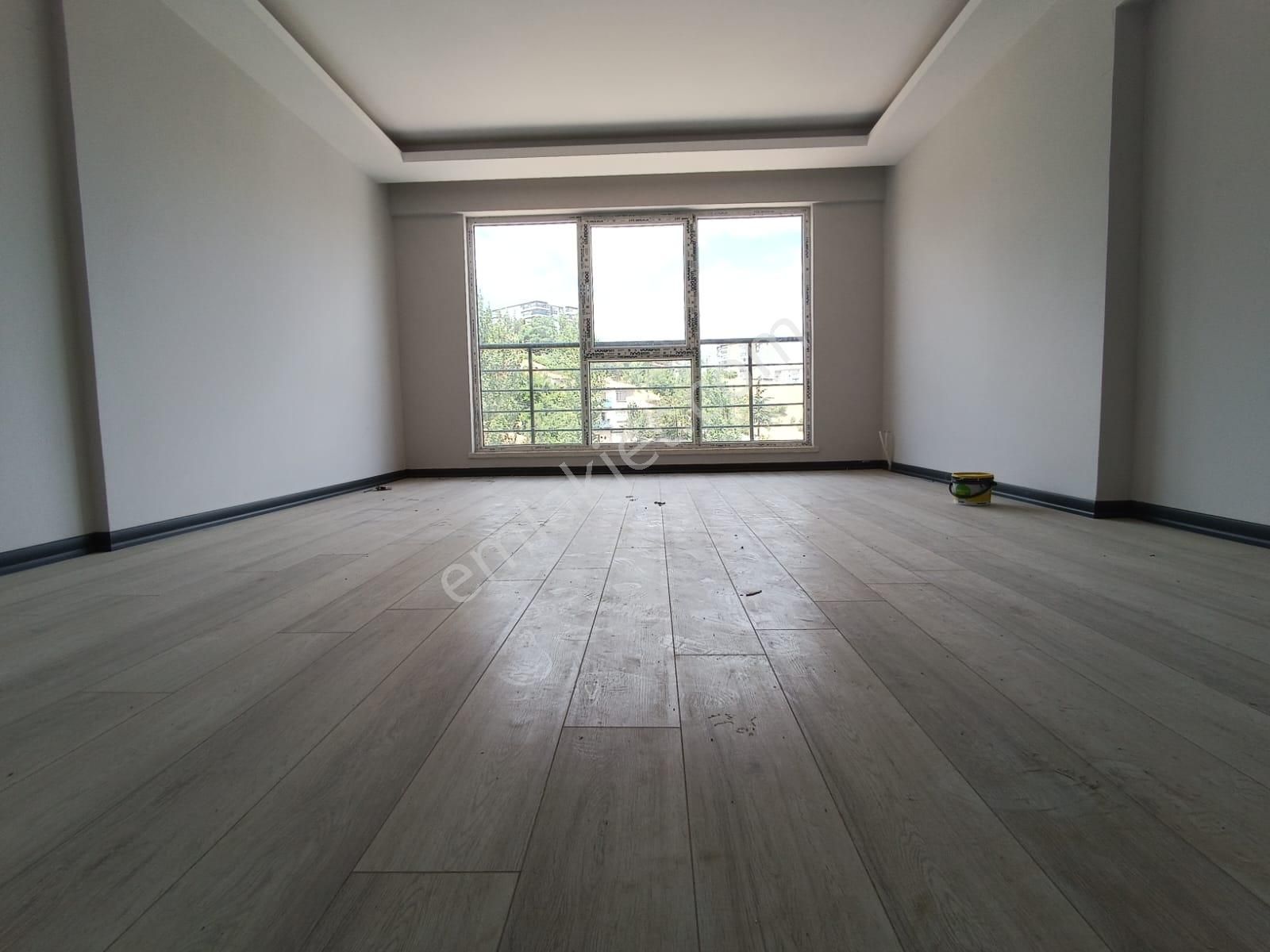 Kent'ten F.korutürk Mh. Neşet Ertaş Cd. Üzeri Ara Kat 3+1 Geniş Ferah Süperlüx Fırsat Dairesi!!!