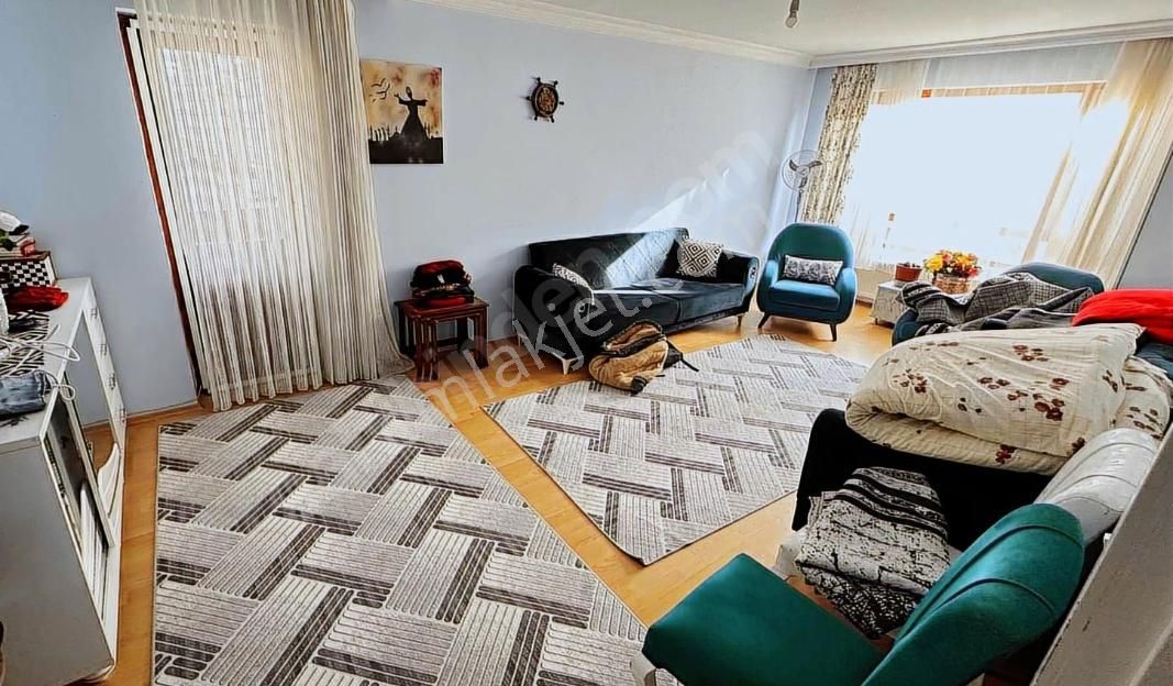 Yeşilbayır Mahallesinde Saat Kulesi Yakını Katta 3+1 Satılık Daire - Görsel 4