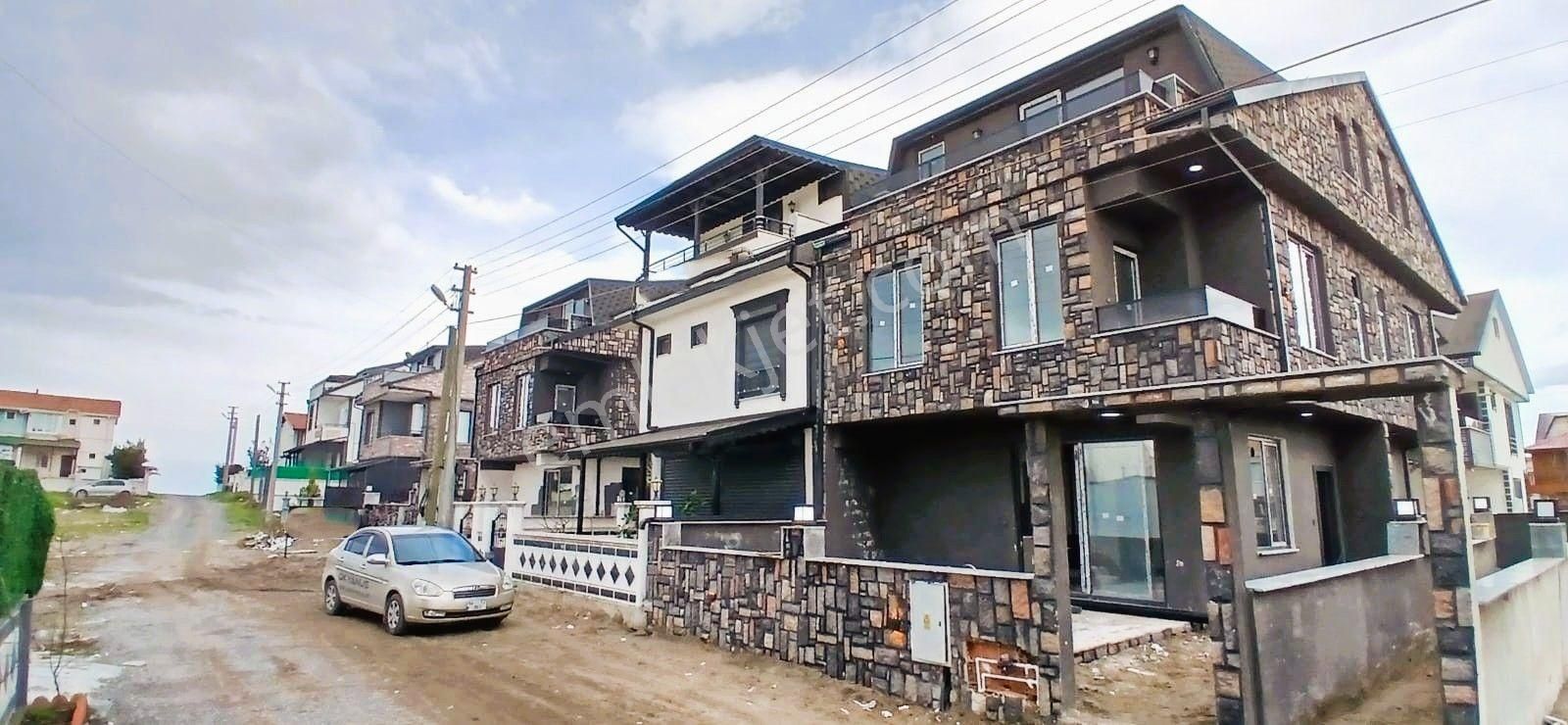 Sakarya Kocaali De Deniz Manzaralı Havuzlu Ön & Arka Cephe Seçenekli Lüks - Görsel 2