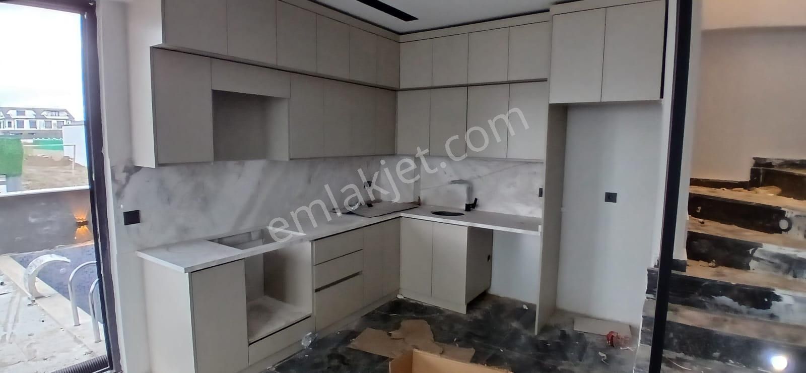 Sakarya Kocaali De Deniz Manzaralı Havuzlu Ön & Arka Cephe Seçenekli Lüks - Görsel 10