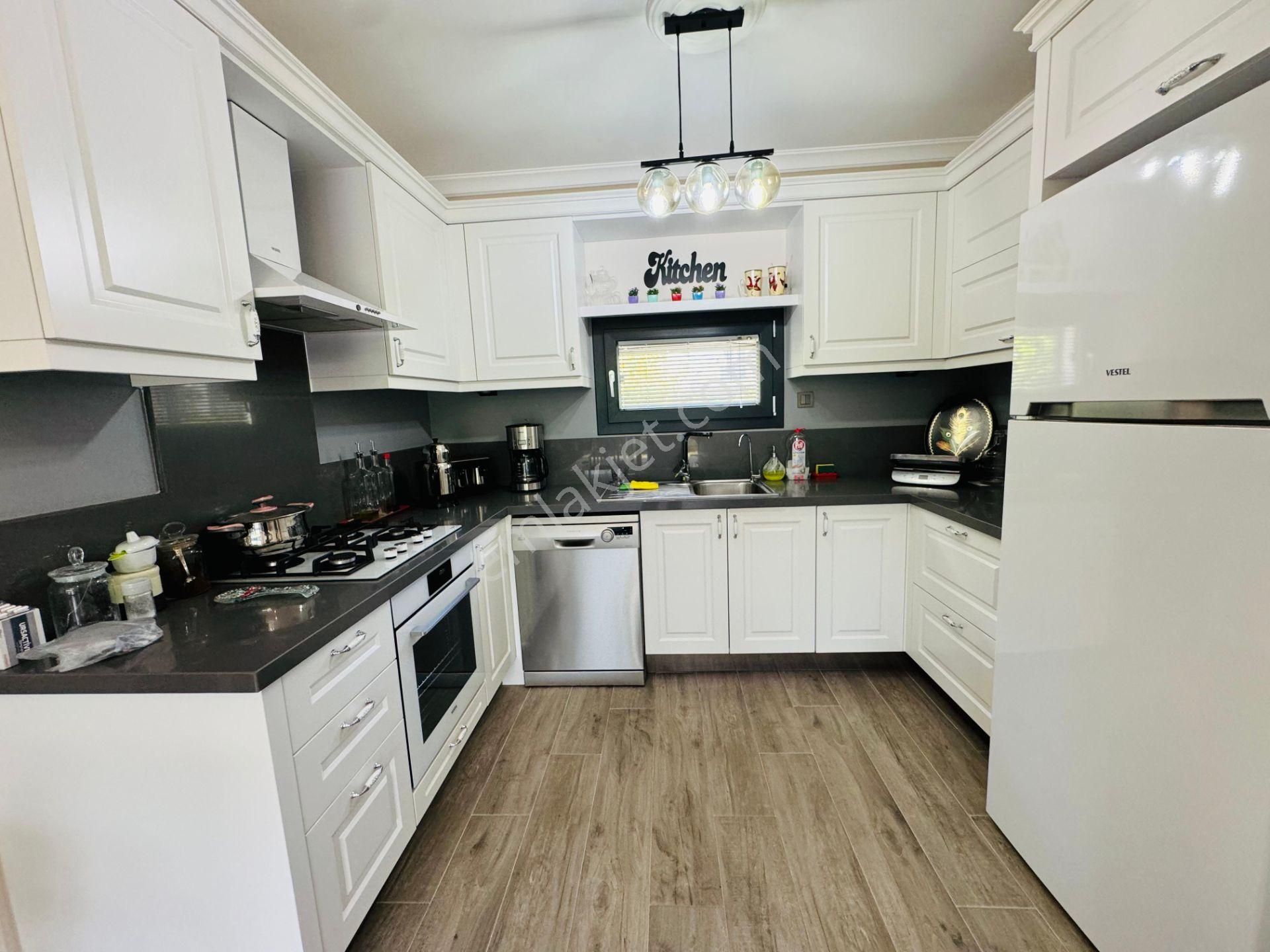 Turgutreis Merkez'de Satılık Denize Yakın 3+1 Müstakil Villa - Görsel 13