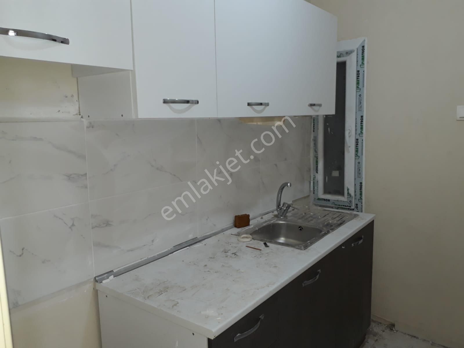 Karabağlar Eserkent Merkeze Yakın Emekli Çalışan Bekar Erkeğe Uyğun 2+1 Teraslı Kiralık Daire