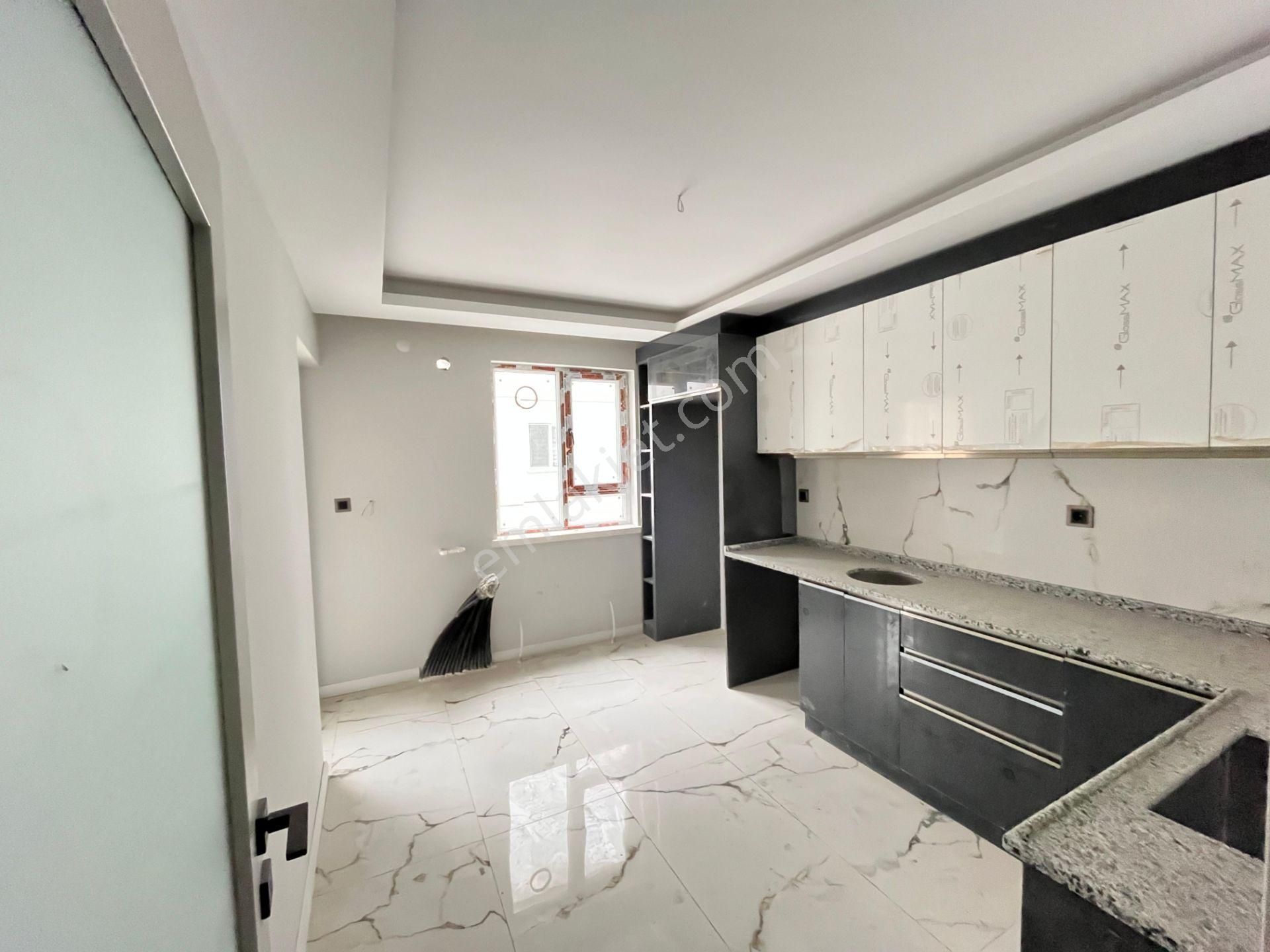 Kent'ten Neşetertaş Caddesi Cadde Üzerinde Teras Balkonlu 3+1 Daire *** - Görsel 3