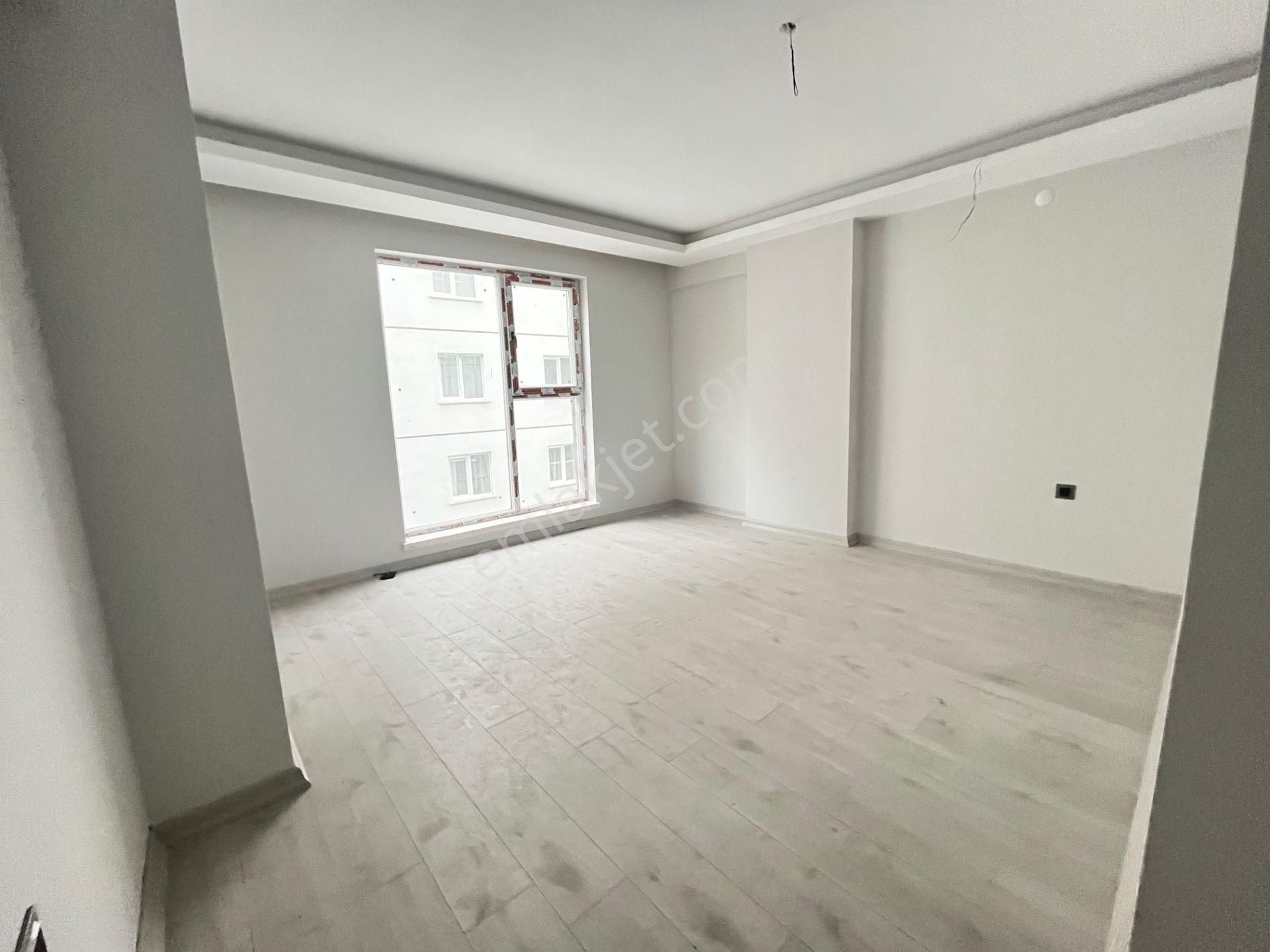 Kent'ten Neşetertaş Caddesi Cadde Üzerinde Teras Balkonlu 3+1 Daire *** - Görsel 2