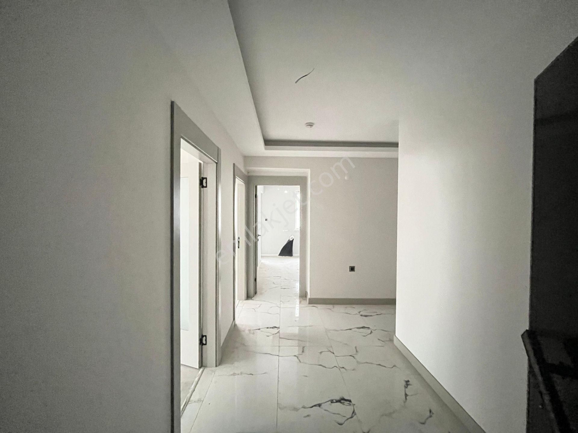 Kent'ten Neşetertaş Caddesi Cadde Üzerinde Teras Balkonlu 3+1 Daire *** - Görsel 10
