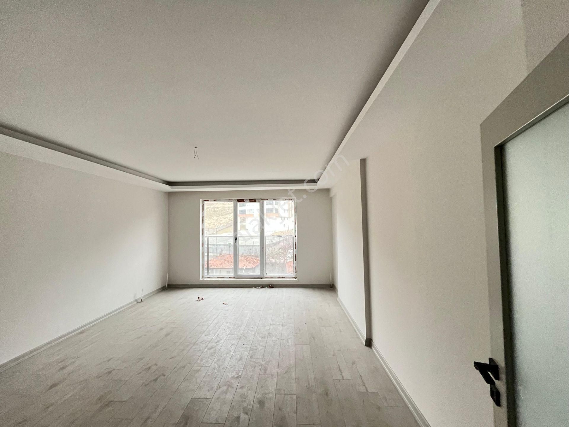 Kent'ten Neşetertaş Caddesi Cadde Üzerinde Teras Balkonlu 3+1 Daire *** - Görsel 7