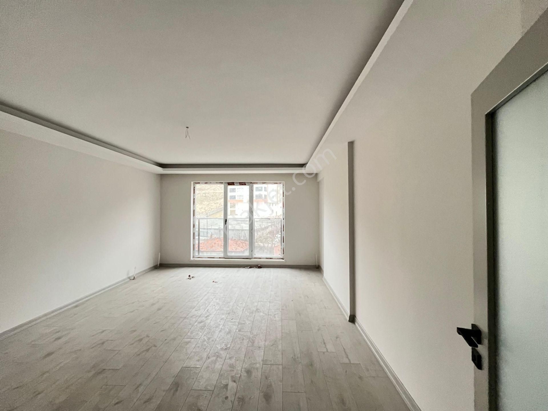 Kent'ten Neşetertaş Caddesi Cadde Üzerinde Teras Balkonlu 3+1 Daire *** - Görsel 12